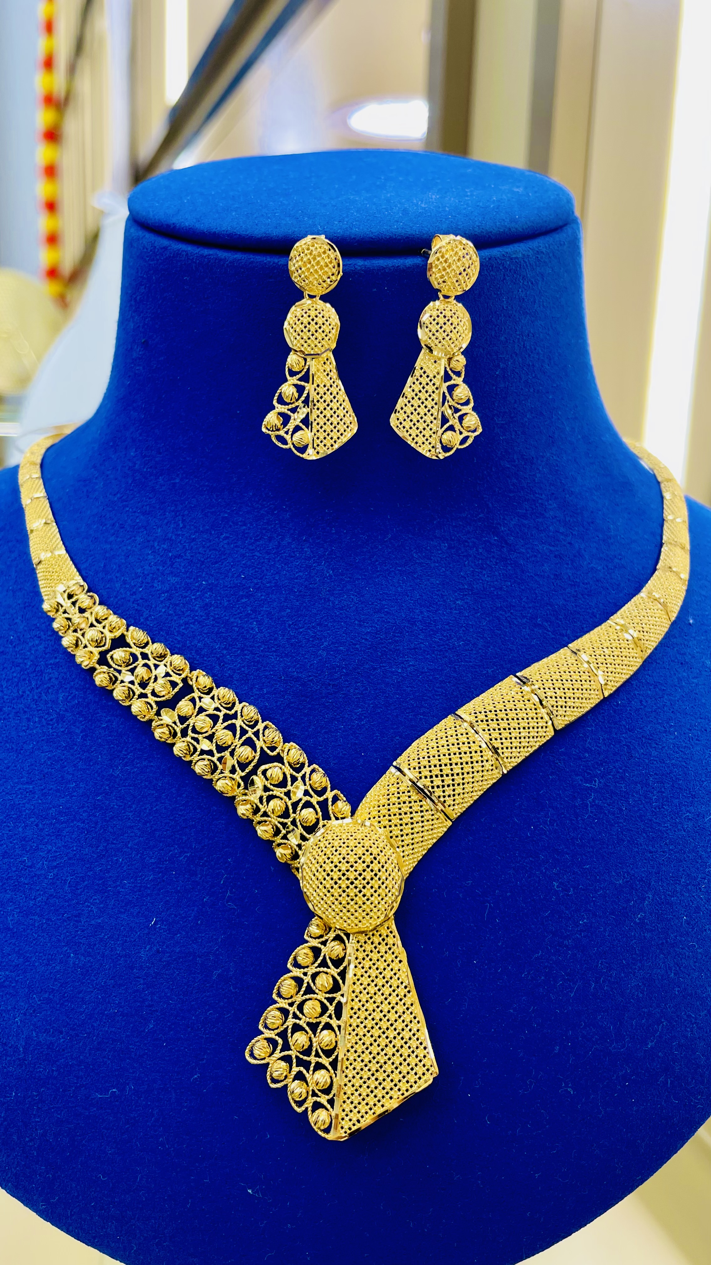 Women necklace 36.40 grams