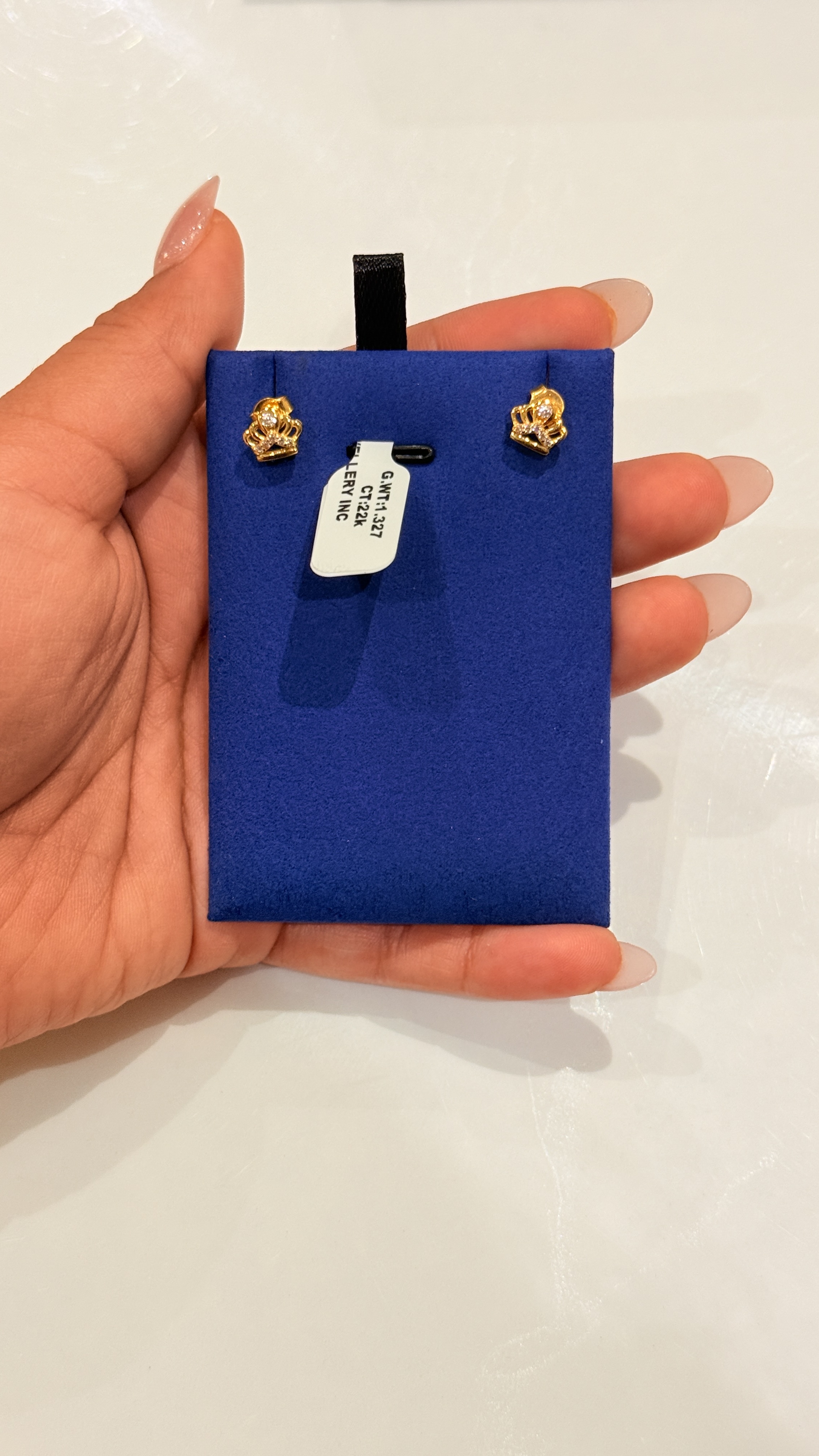22k gold studs 1.327 g