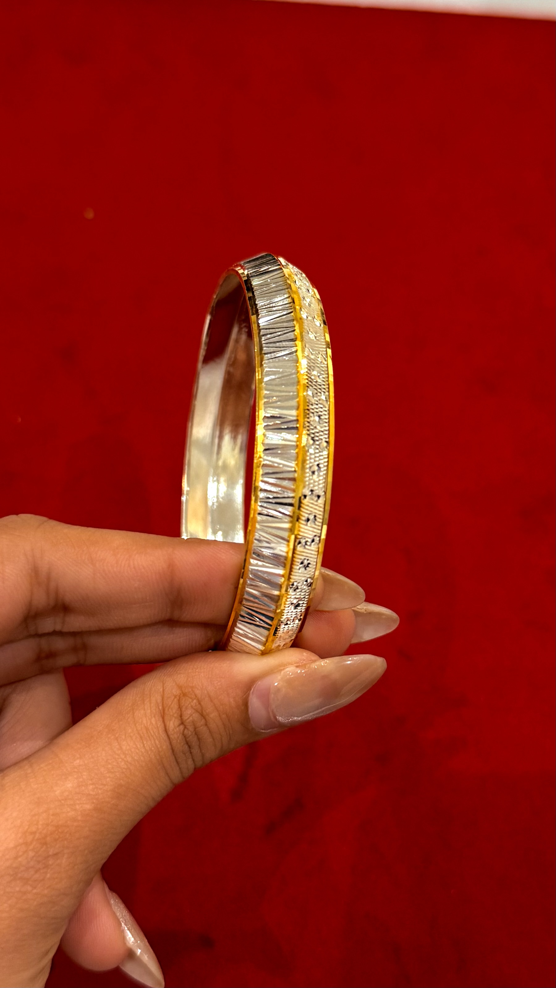 https://www.akirajewellery.com/product/MENS%20SILVER%20KADA