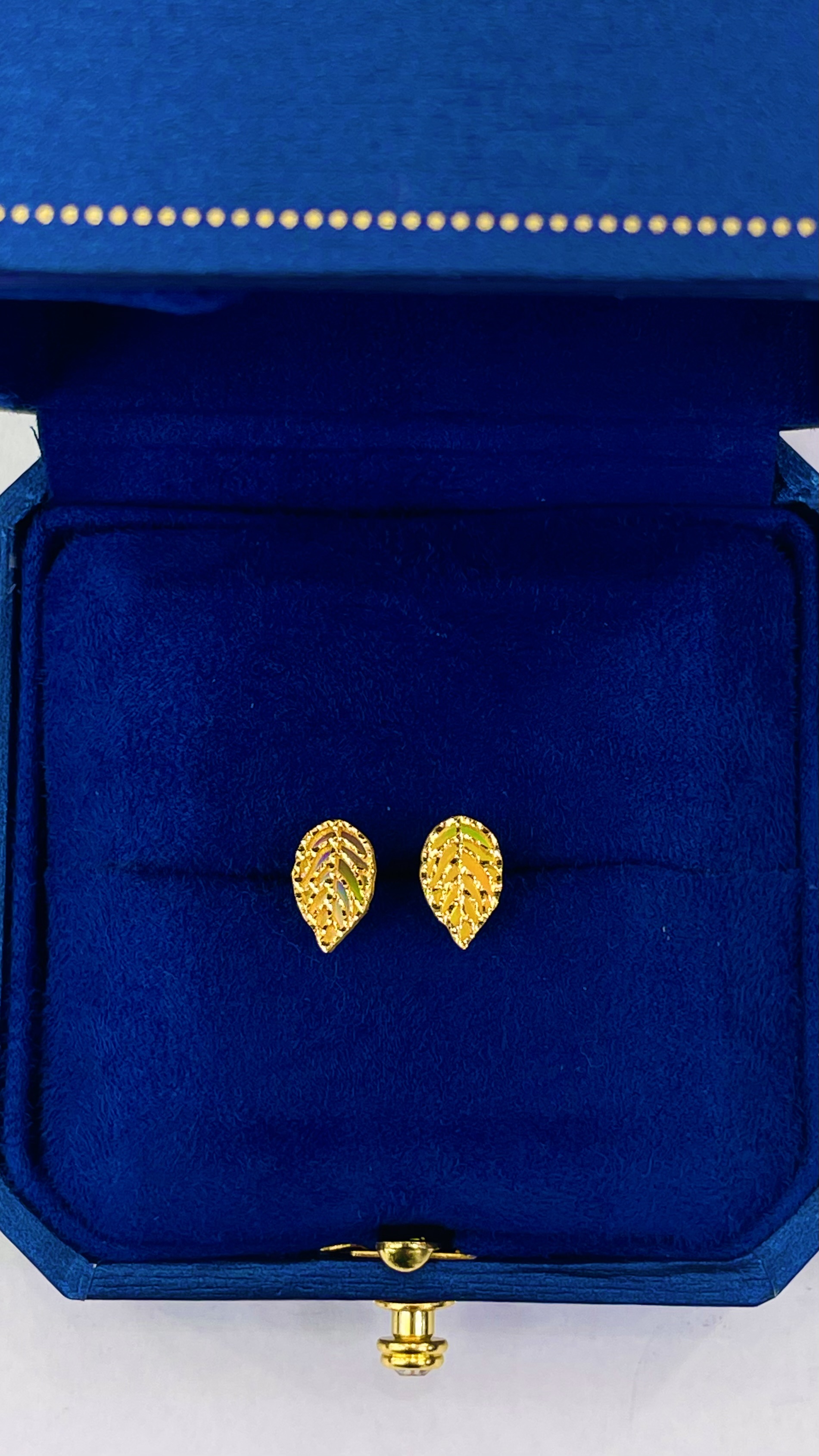 Women Studs 2.86g