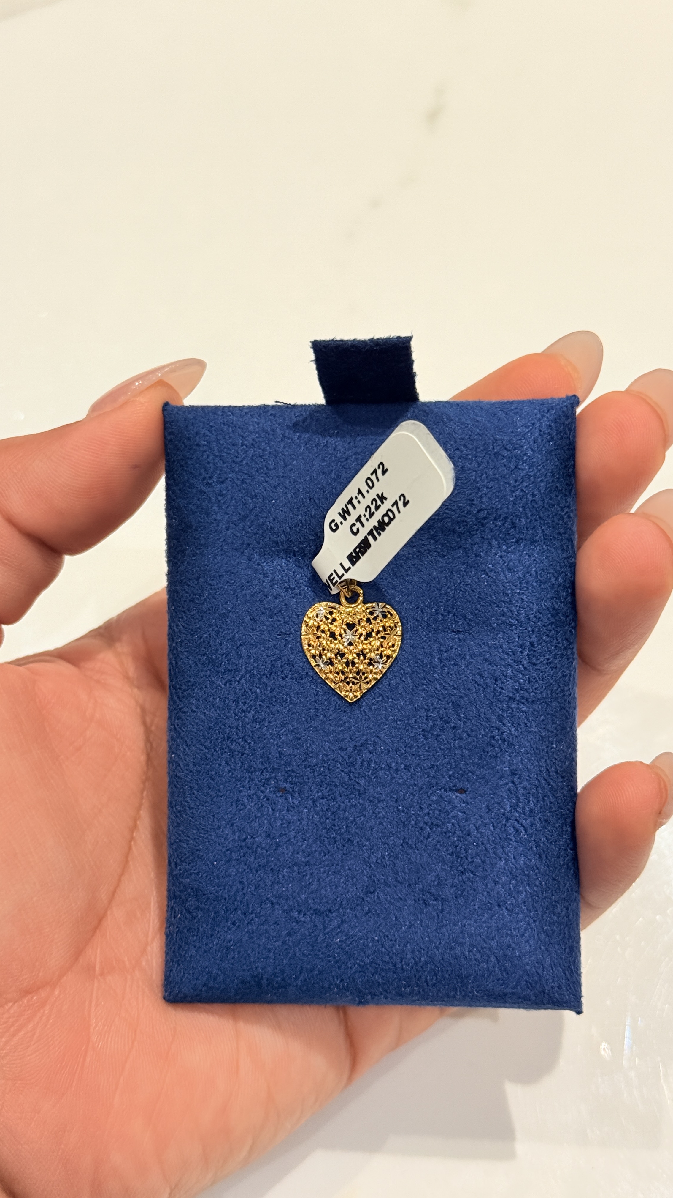22k gold pendant 1.072 g