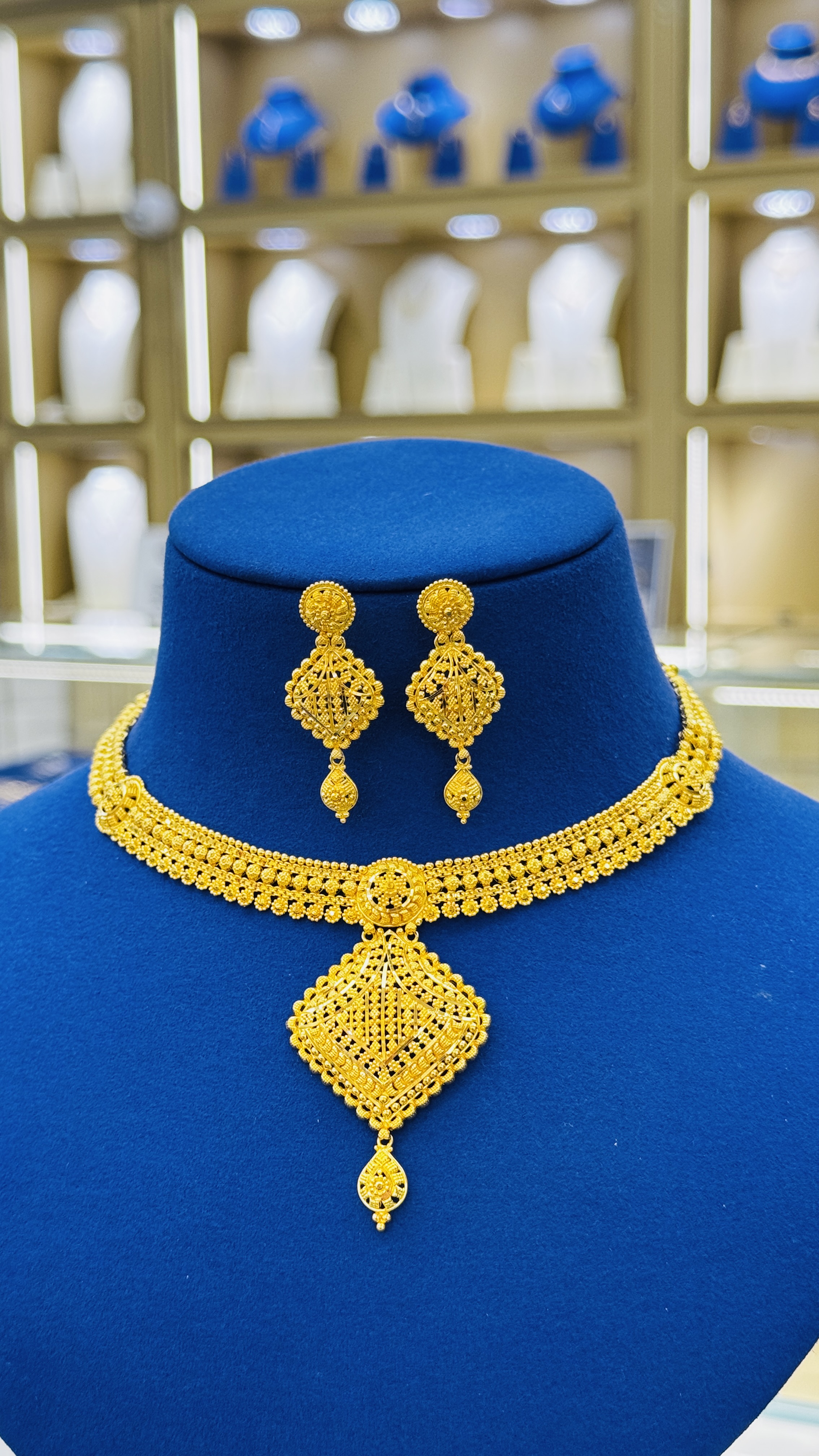 Women Necklace 32.57g