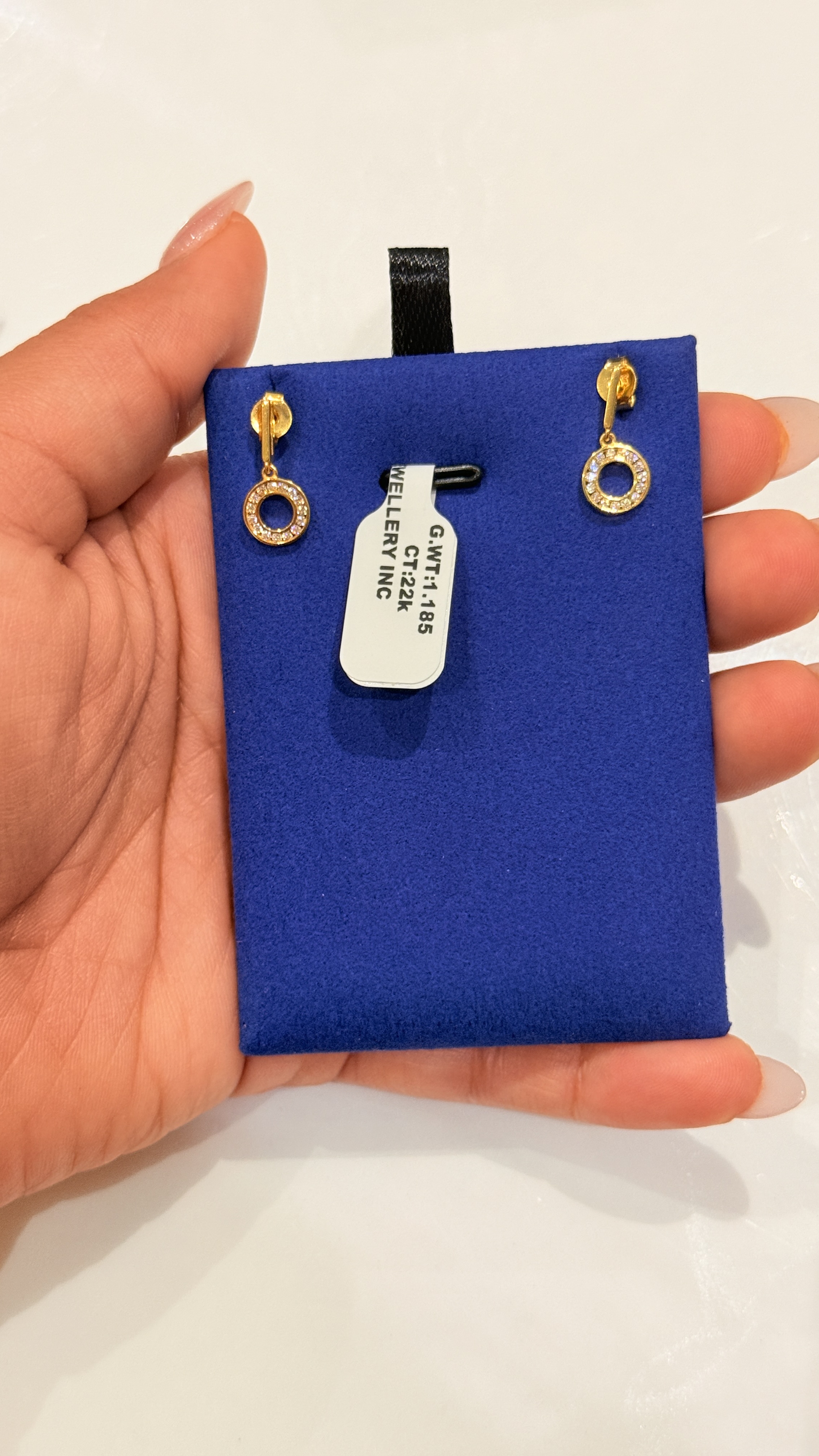 22k gold studs 1.185 g
