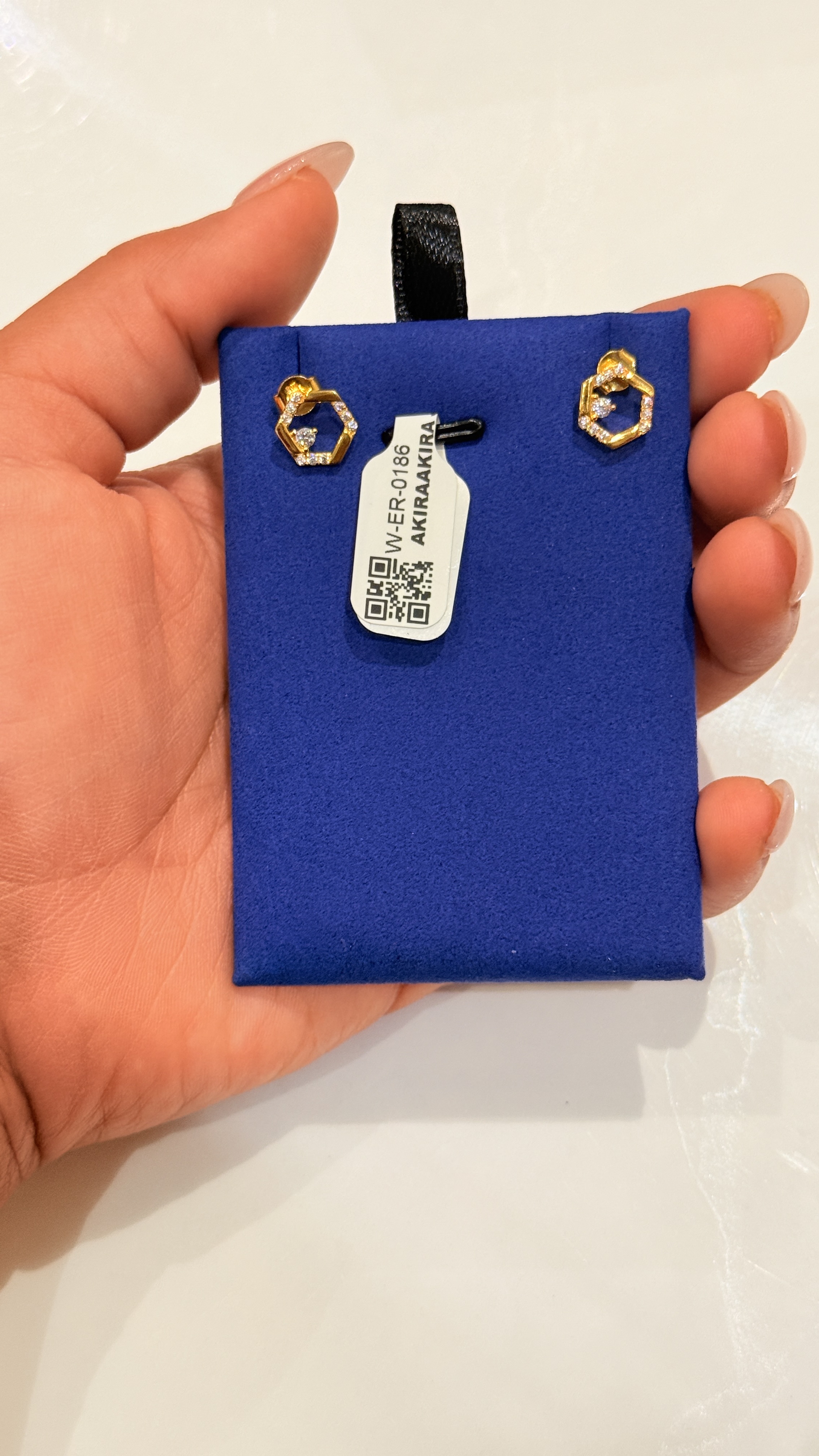 22k gold studs 2.668 g
