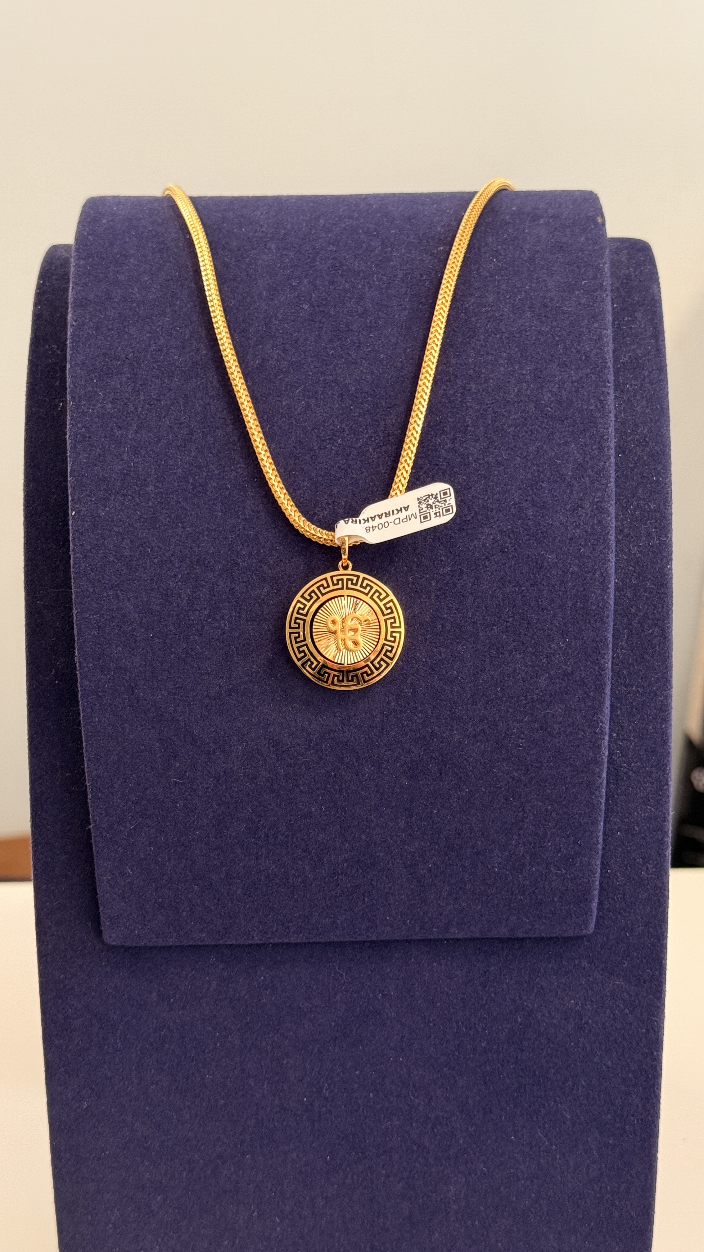 22k gold  double sided pendants 7.636