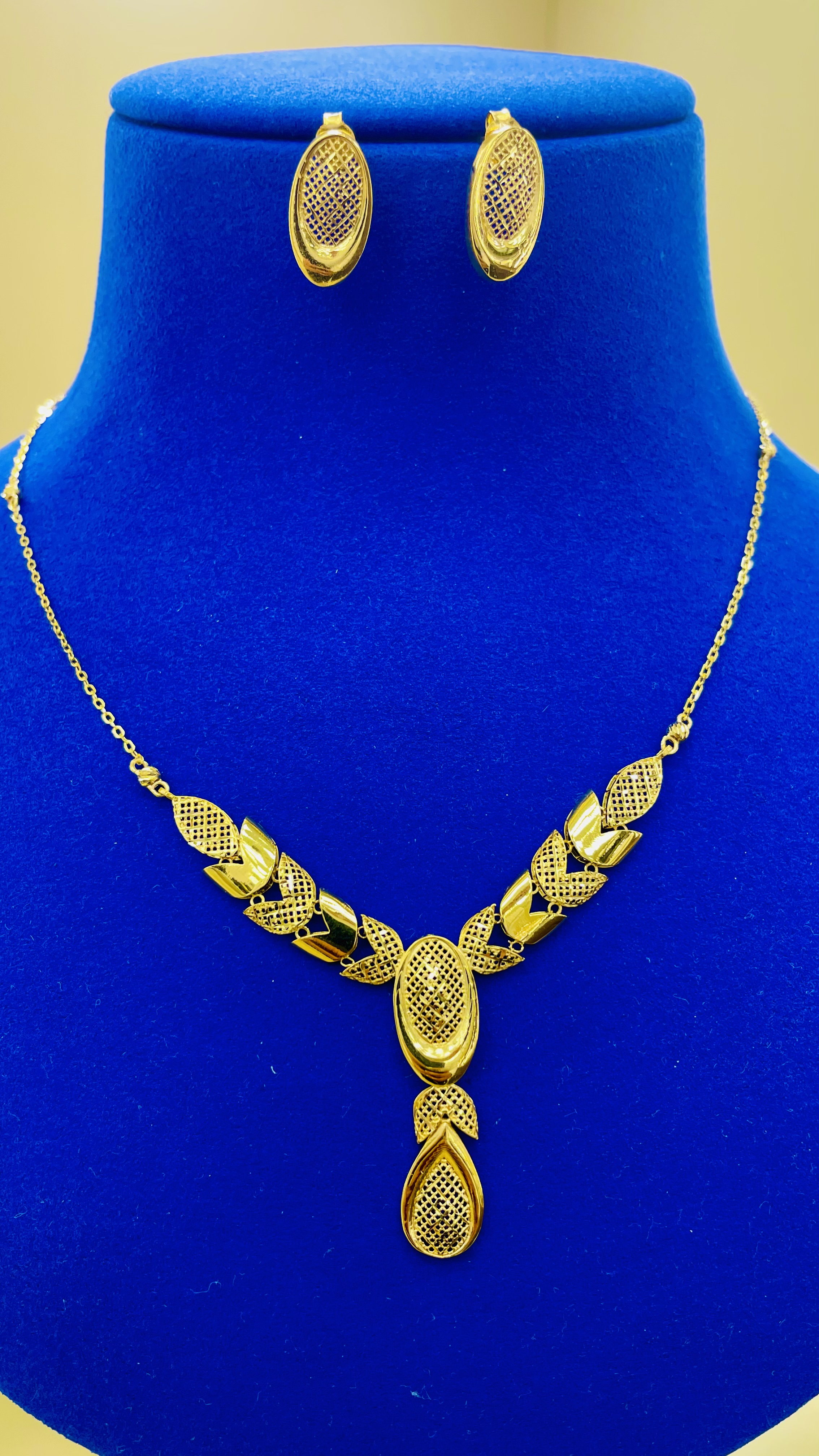 Women necklace 9.12 g