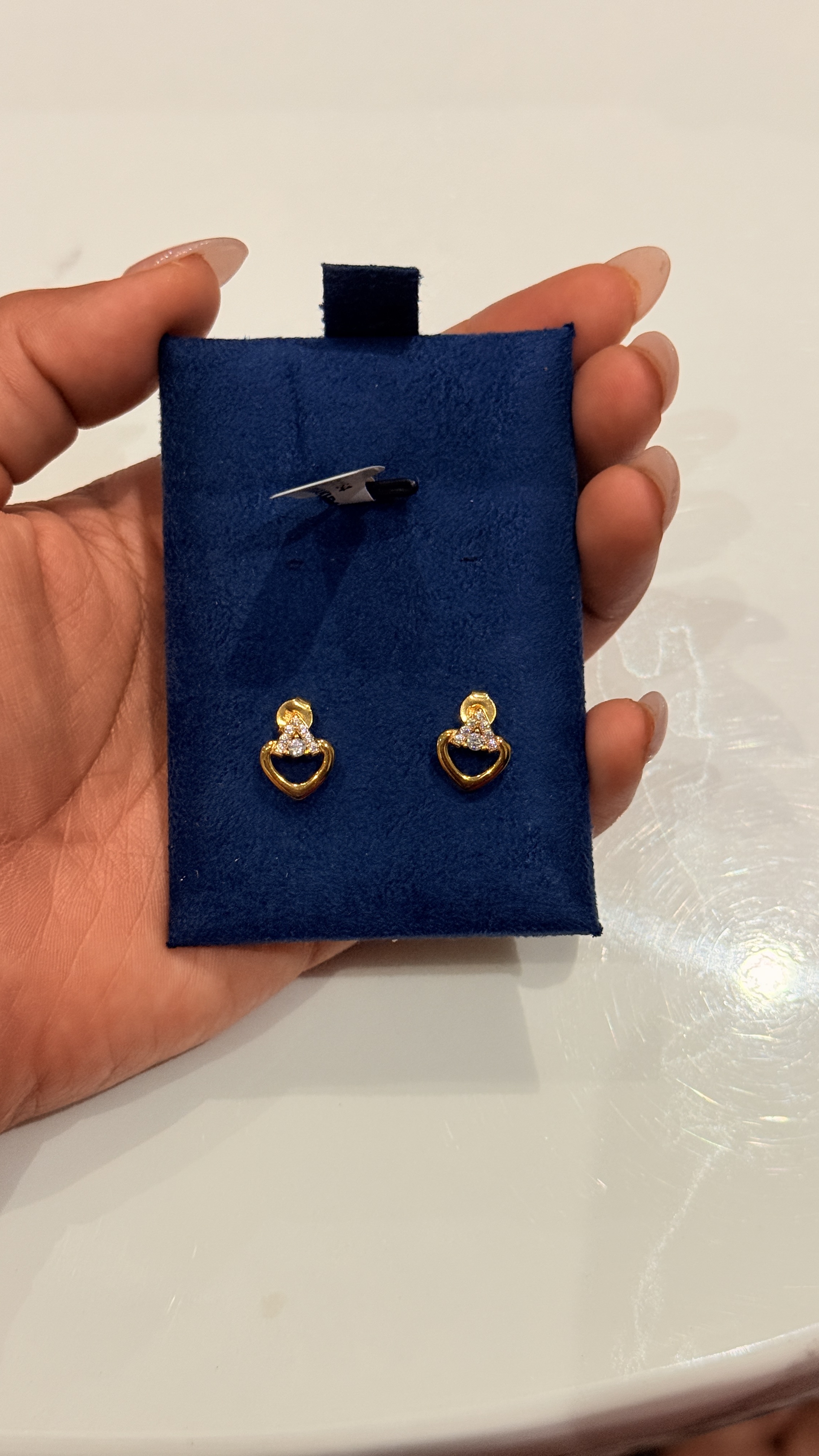 22k gold studs 2.071g
