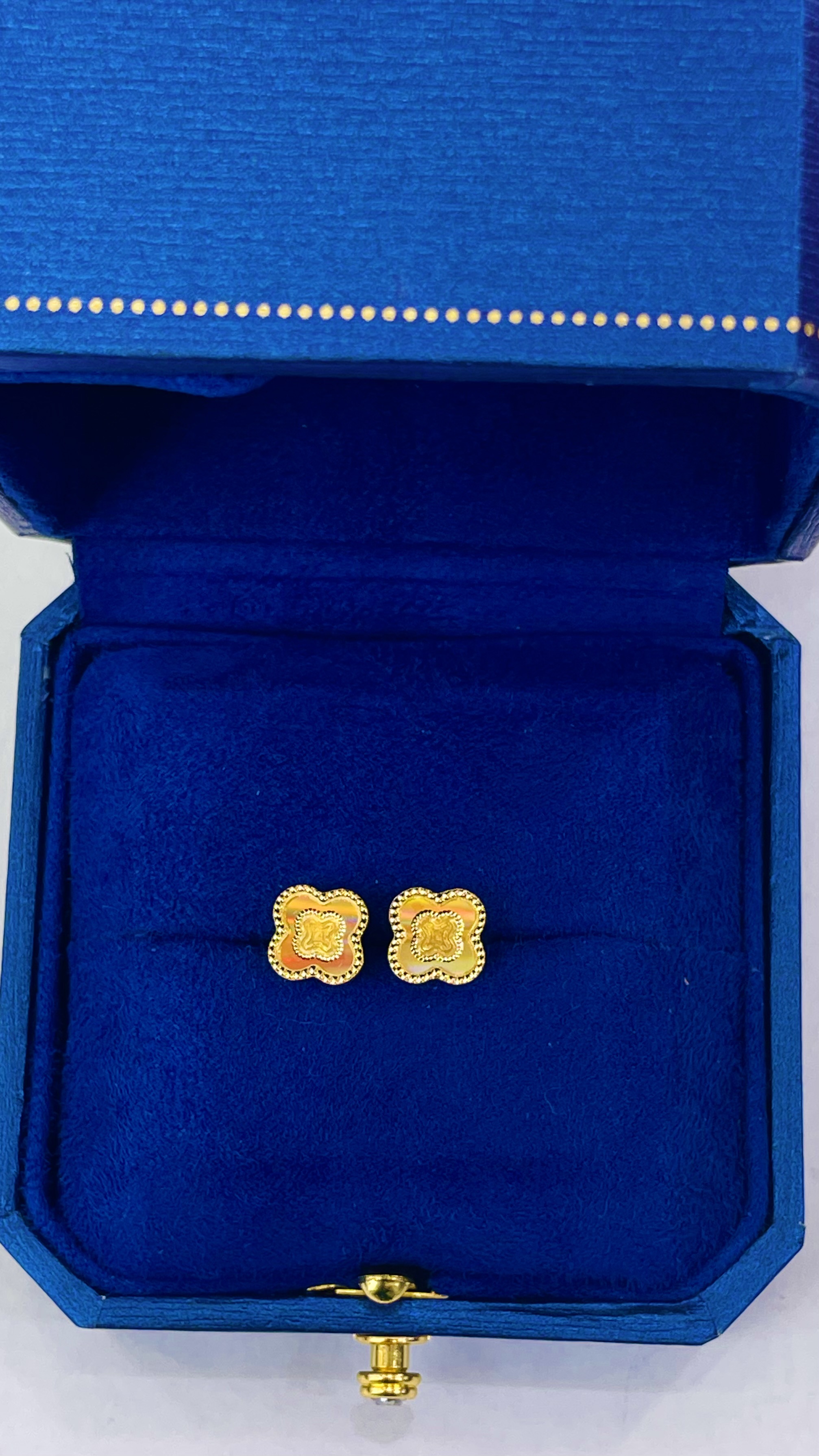 Women Studs 2.04g