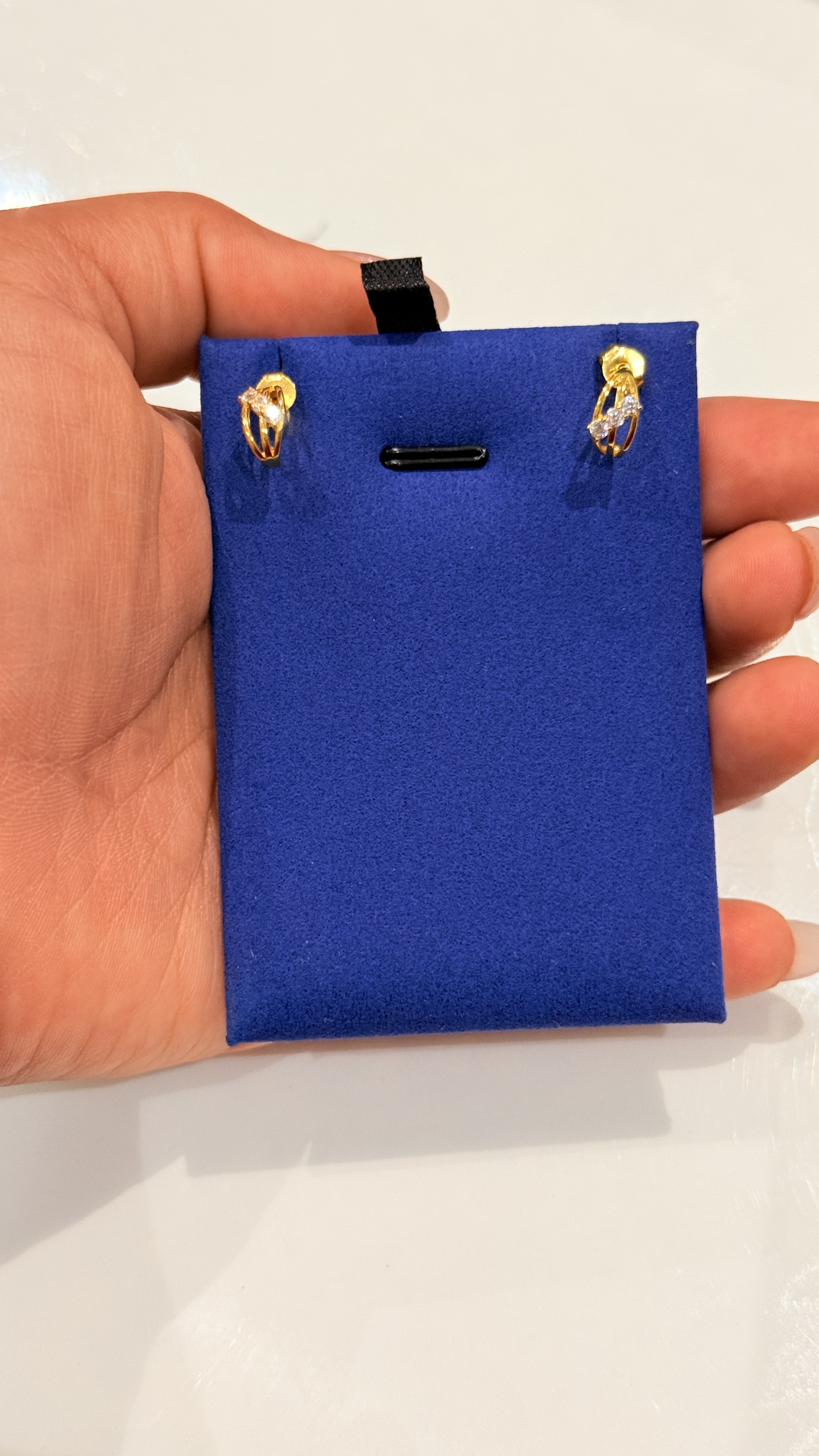 22k gold studs 1.636 g