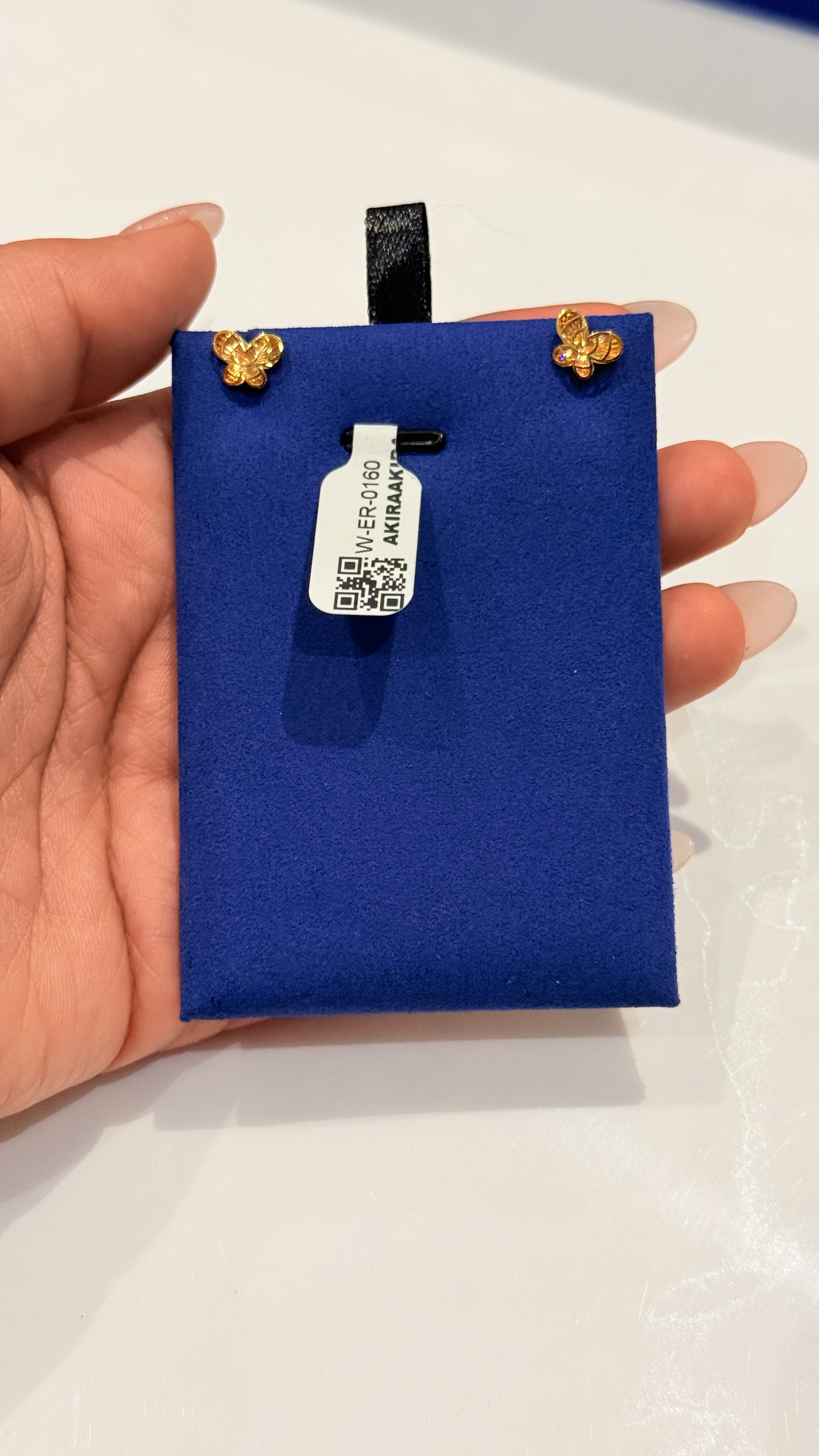 22k gold studs 1.410 g