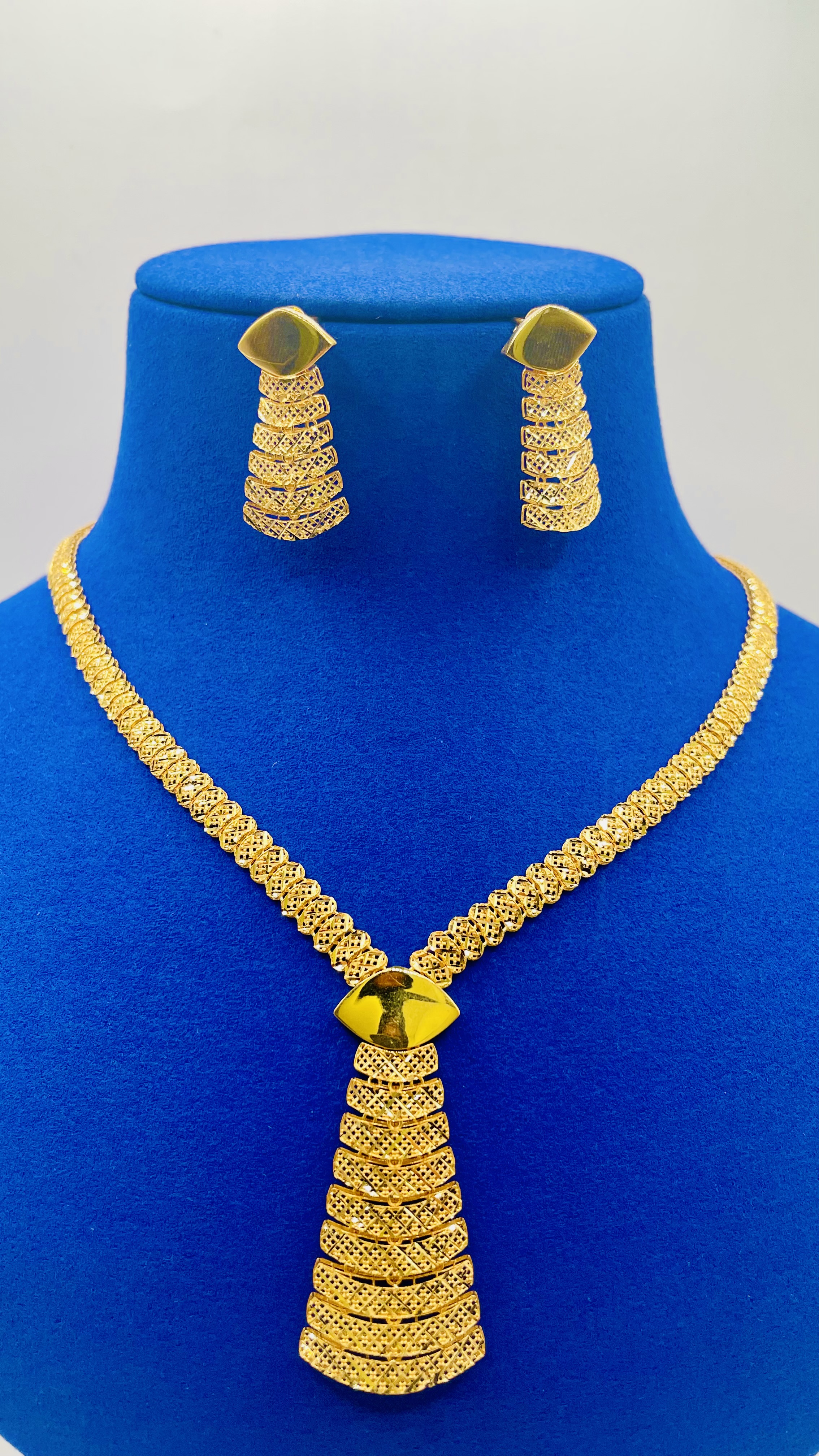 Women necklace 23.56