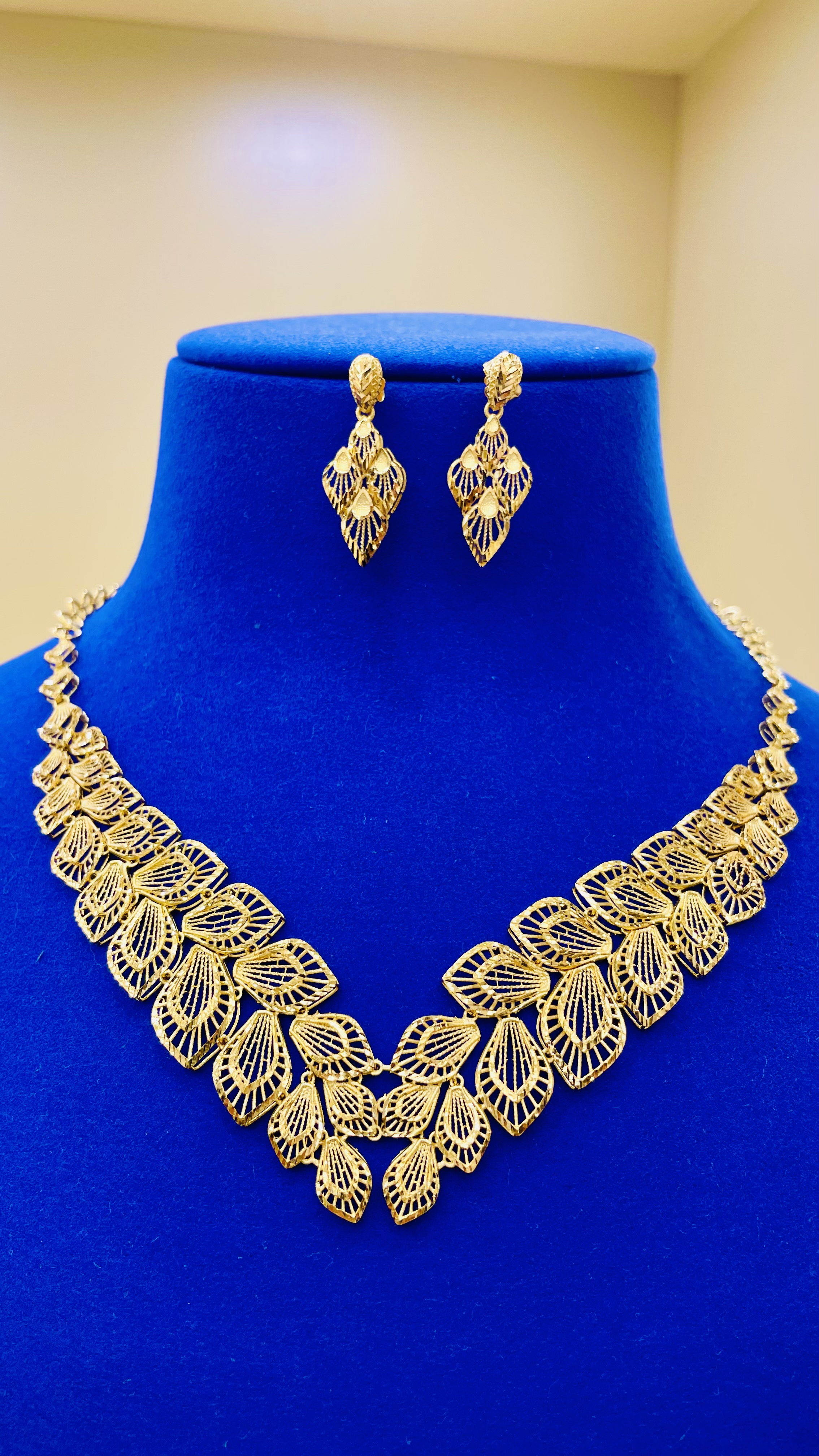 Women necklace 26.22 grams