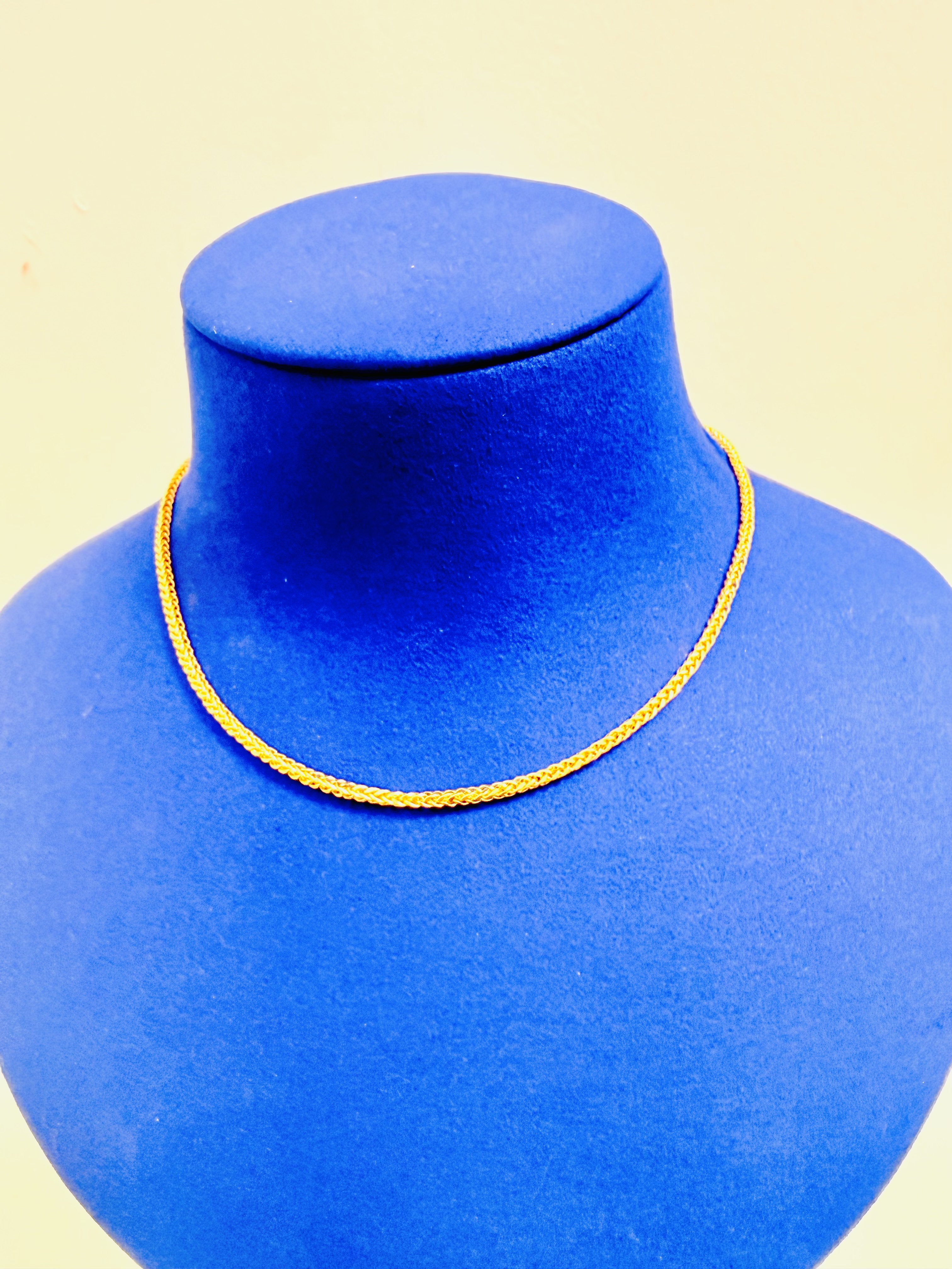 Women gold chains 4.11g