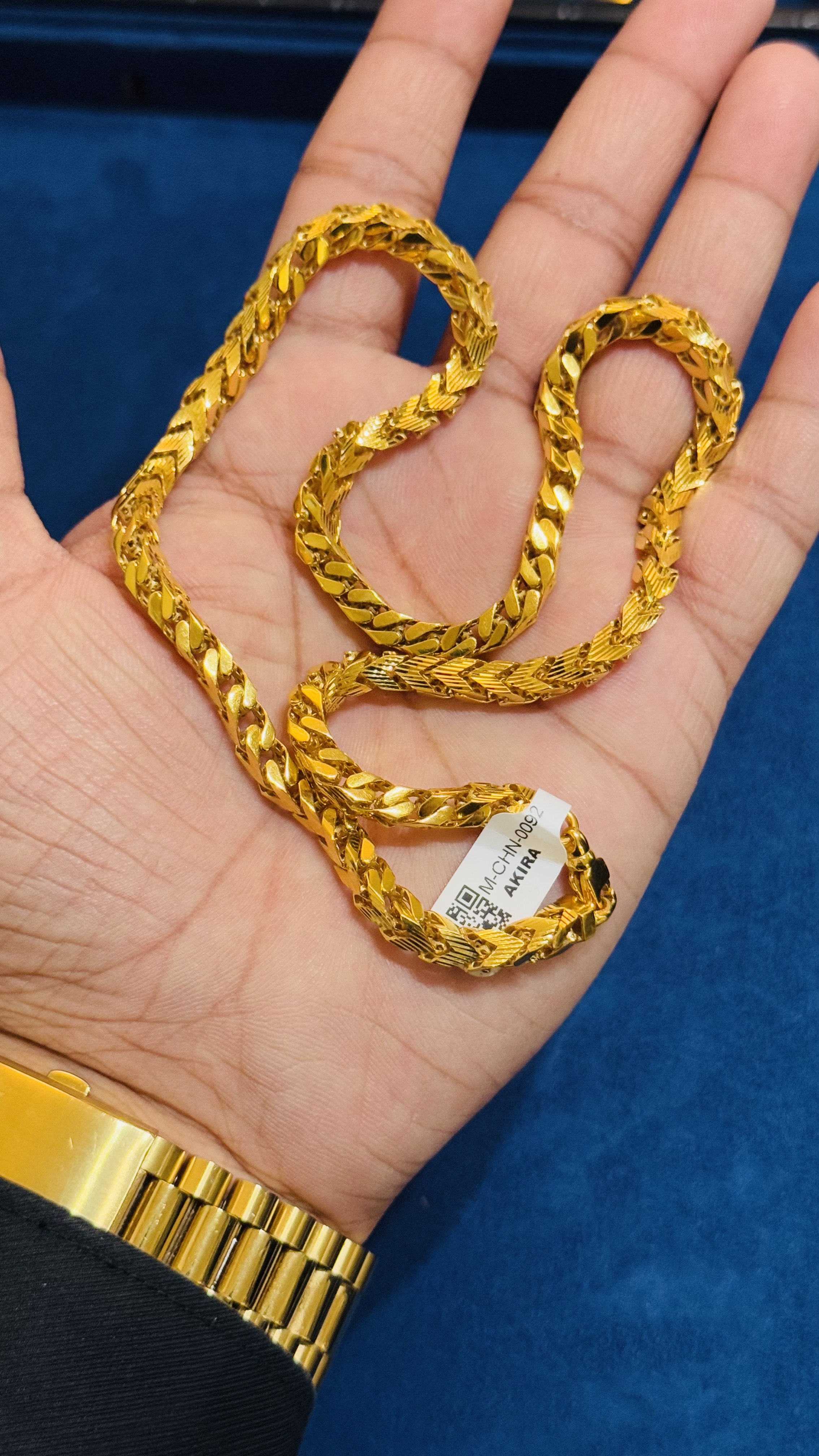 https://www.akirajewellery.com/product/SQUARE%20CUBIC%20MENS%20CHAIN
