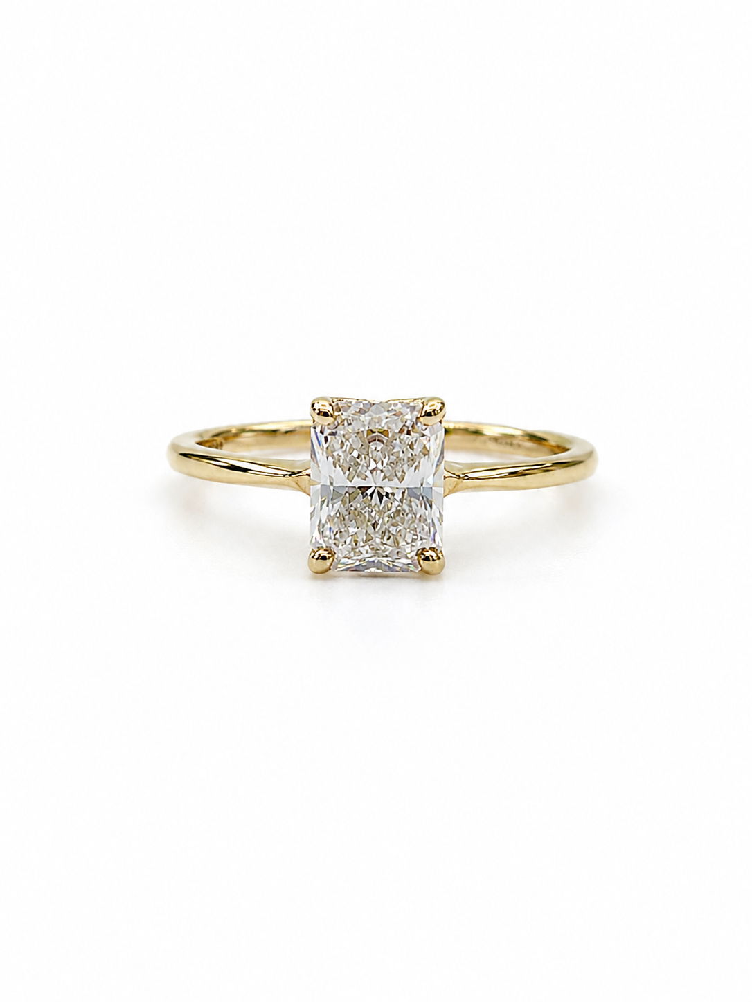 Cut cornered rectangular Diamond Ring