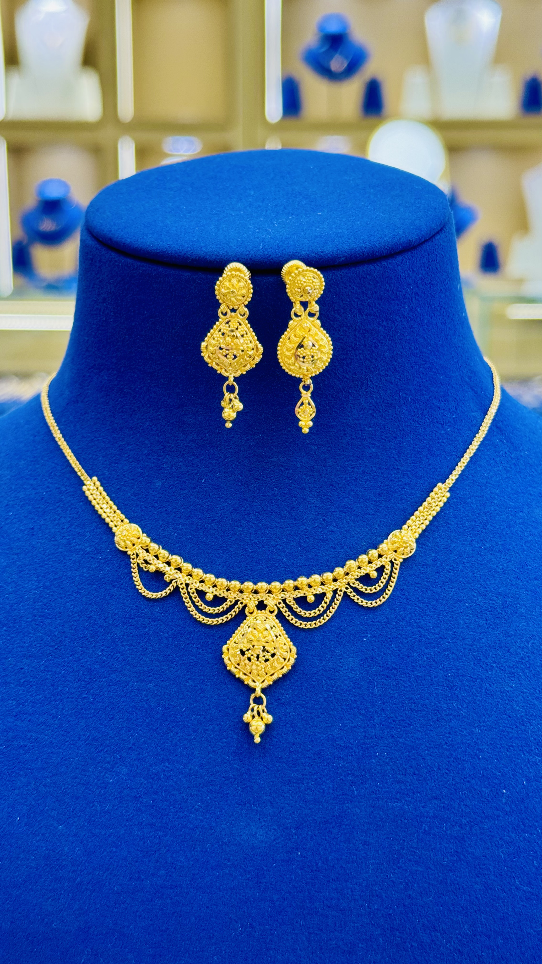 Women necklace 16.92 g