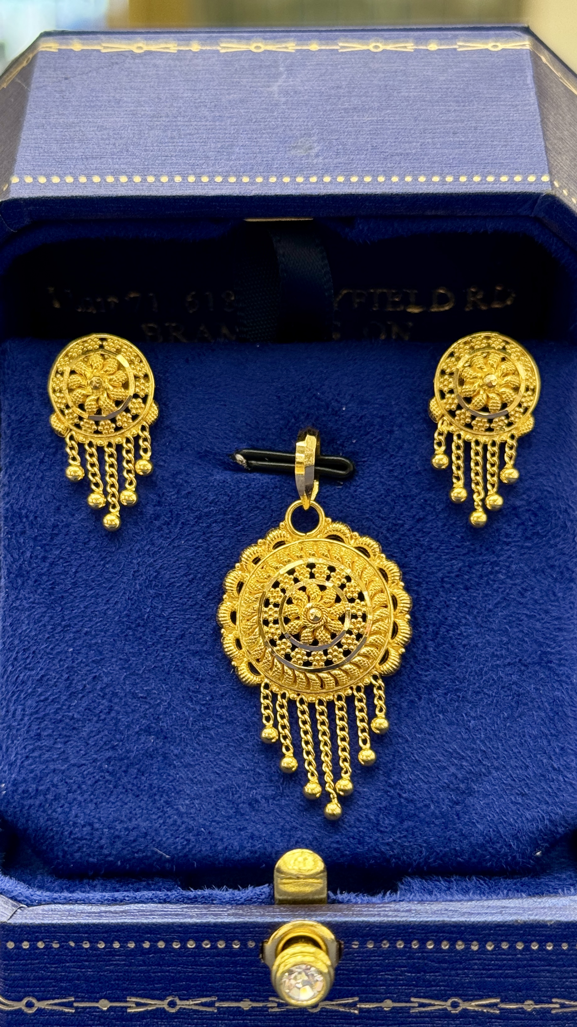 https://www.akirajewellery.com/product/Women%20pendant%20set%206.53g
