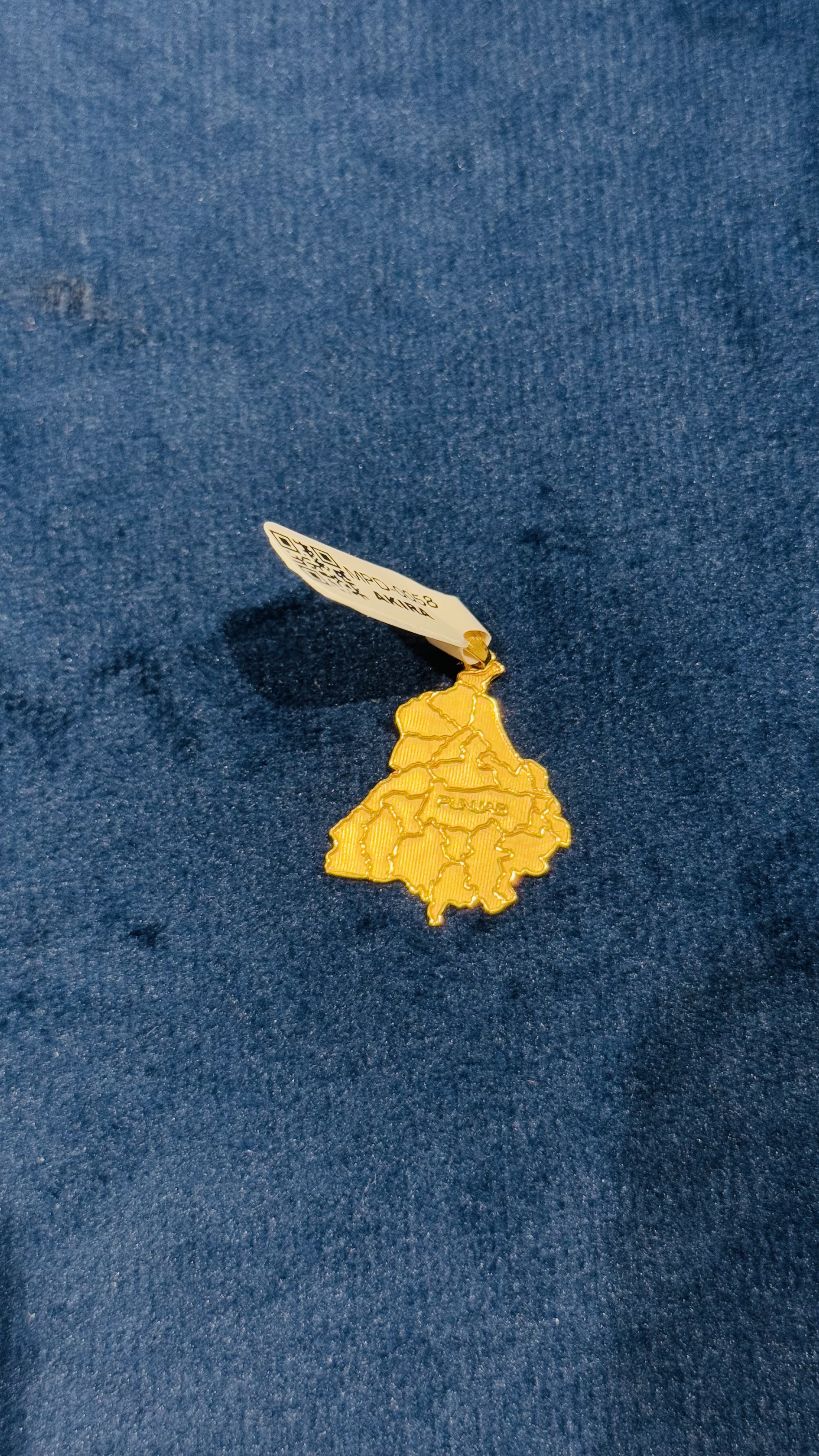 https://www.akirajewellery.com/product/Men%20pendant%204.23