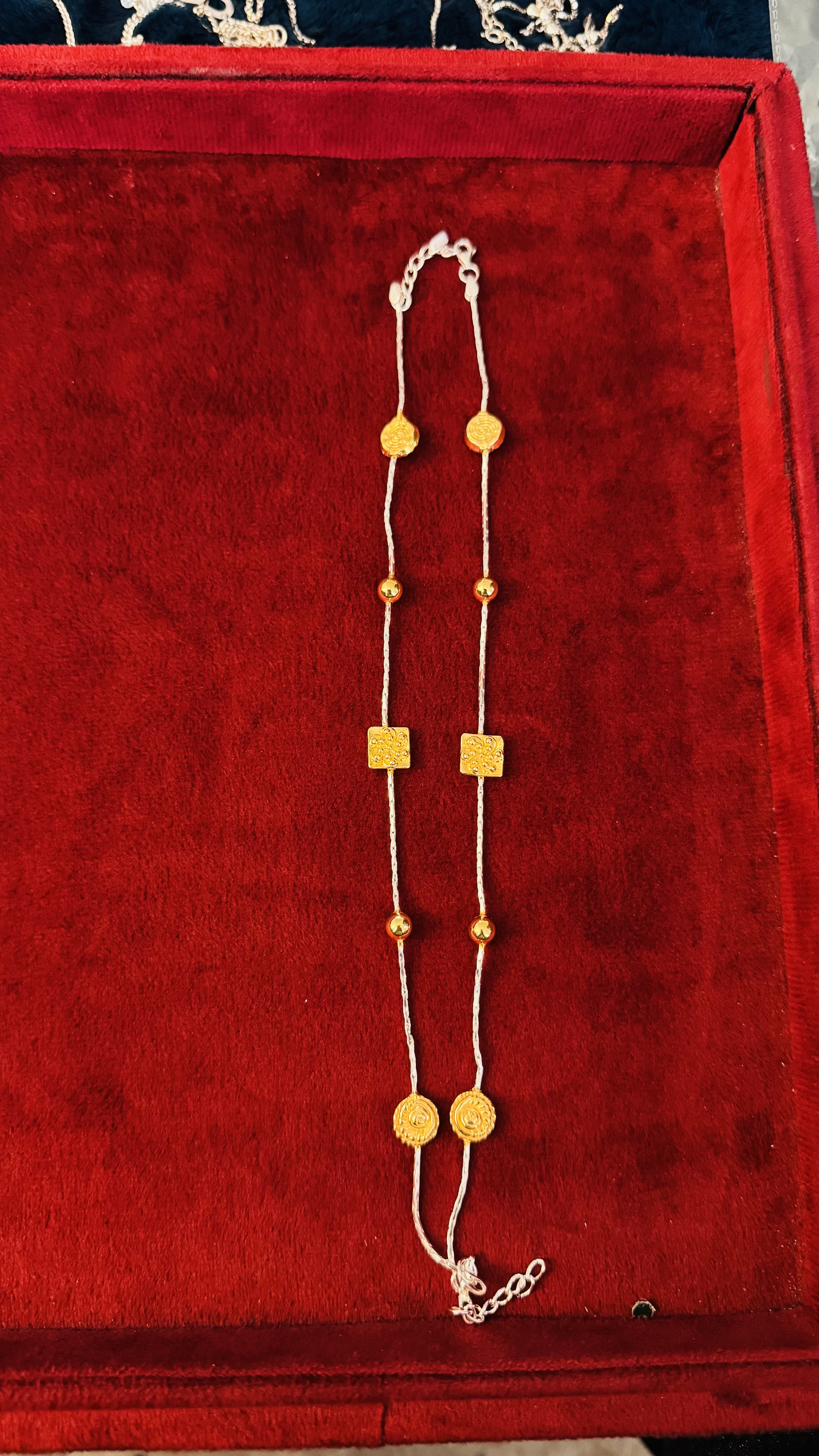 https://www.akirajewellery.com/product/GOLDEN%20COLOR%20BUTTON%20ANKLETS