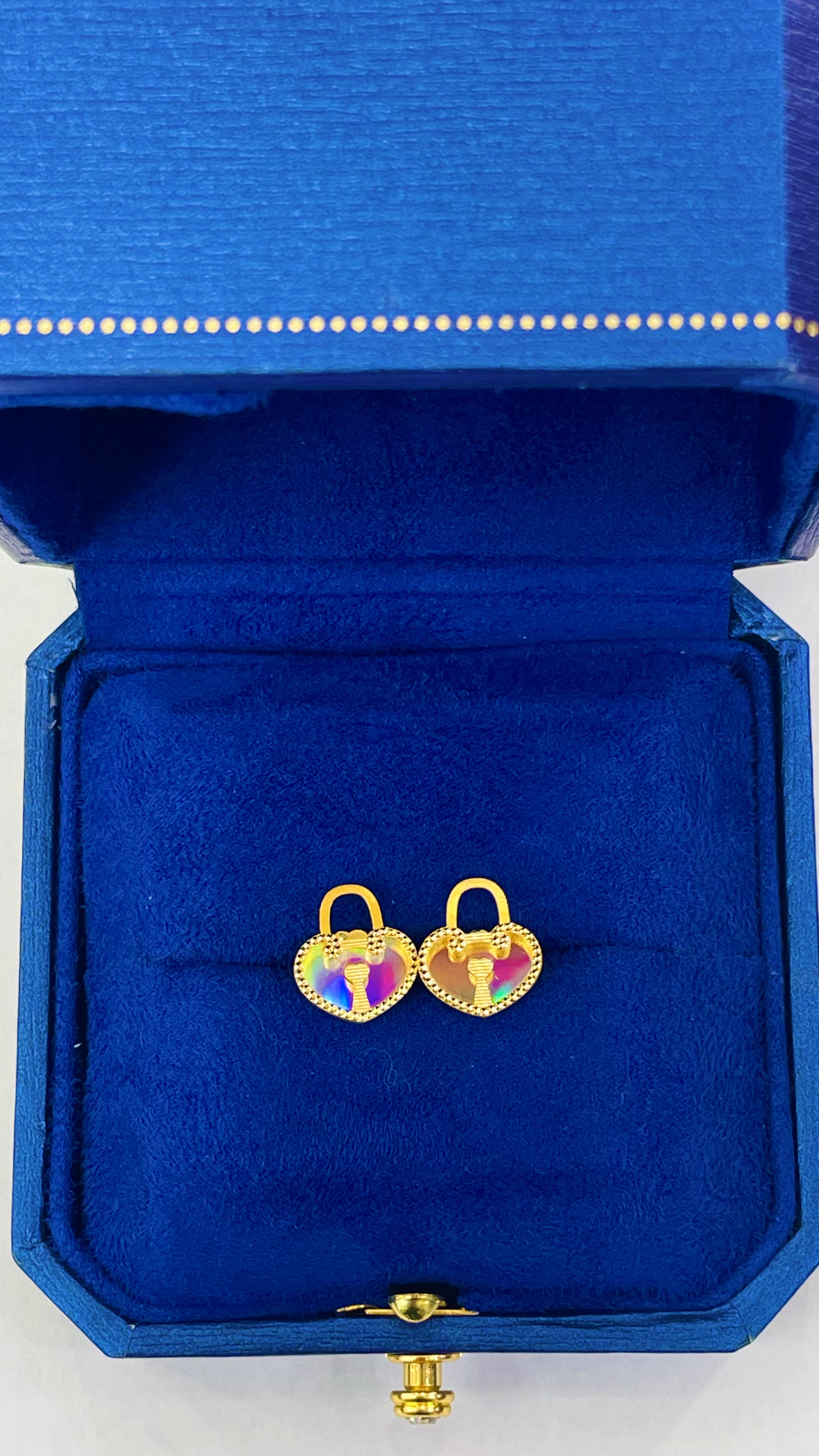 Women Studs 2.67g