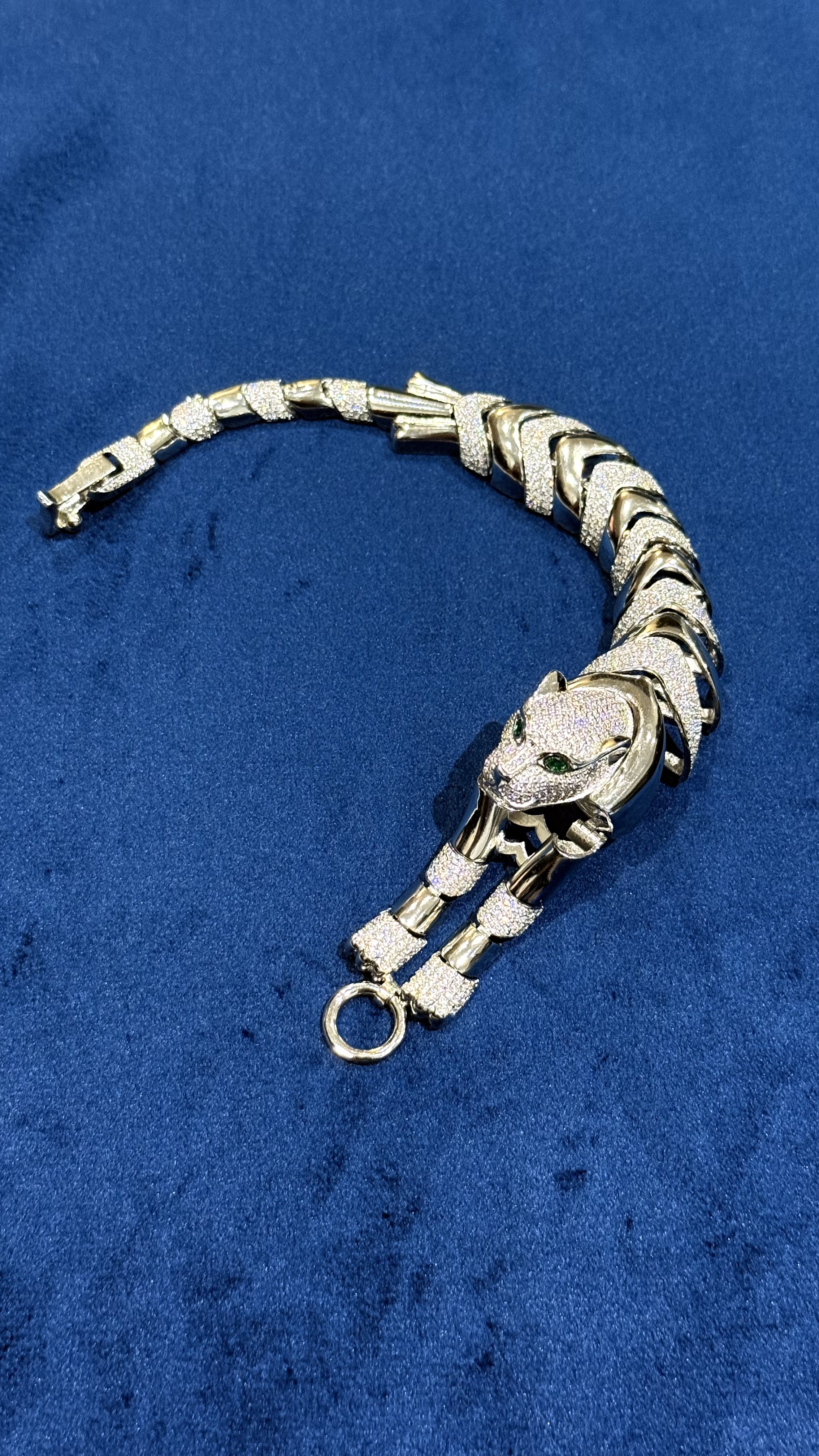 https://www.akirajewellery.com/product/Men%20bracelet%2057.32