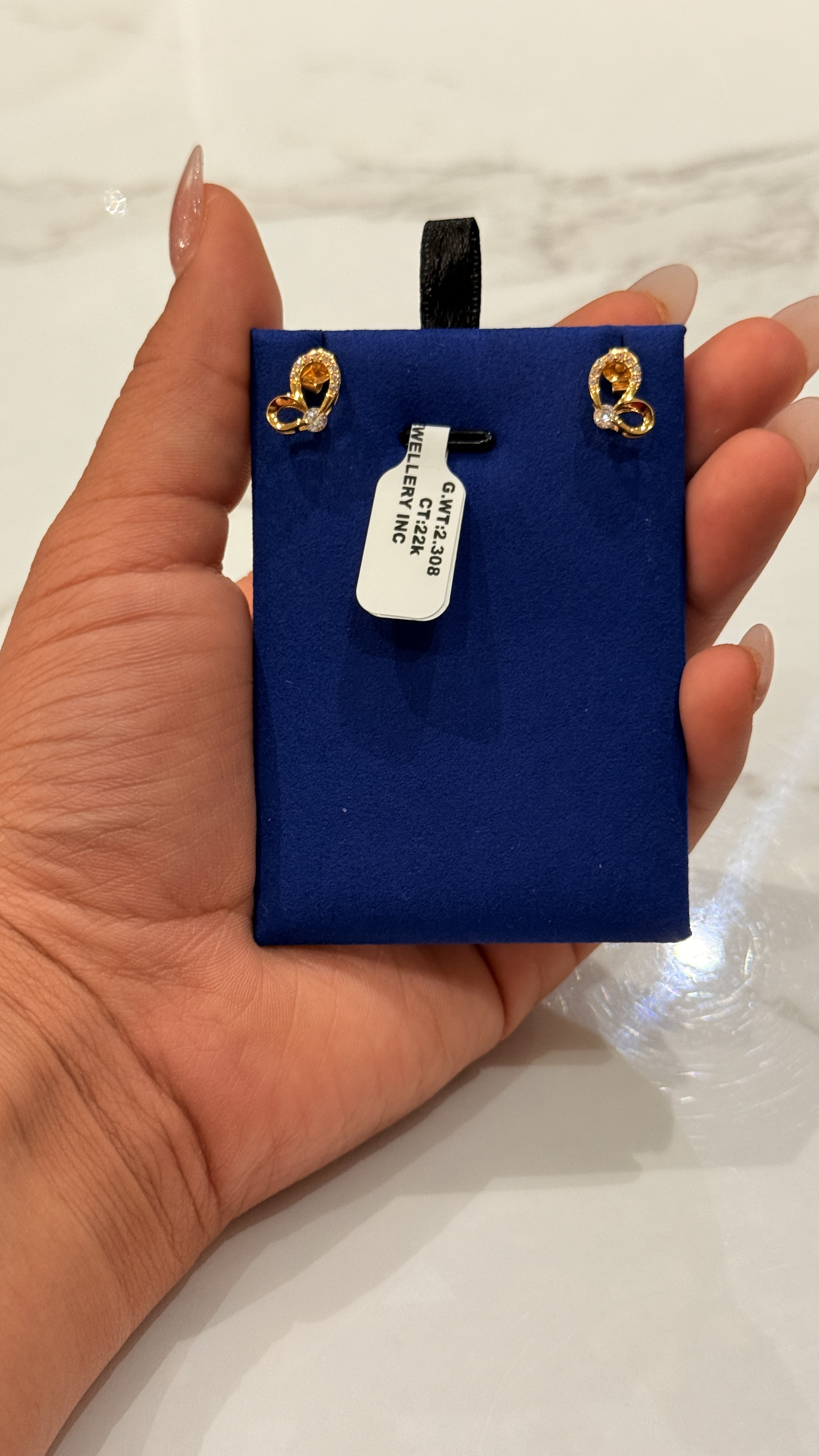 22k gold studs 2.308