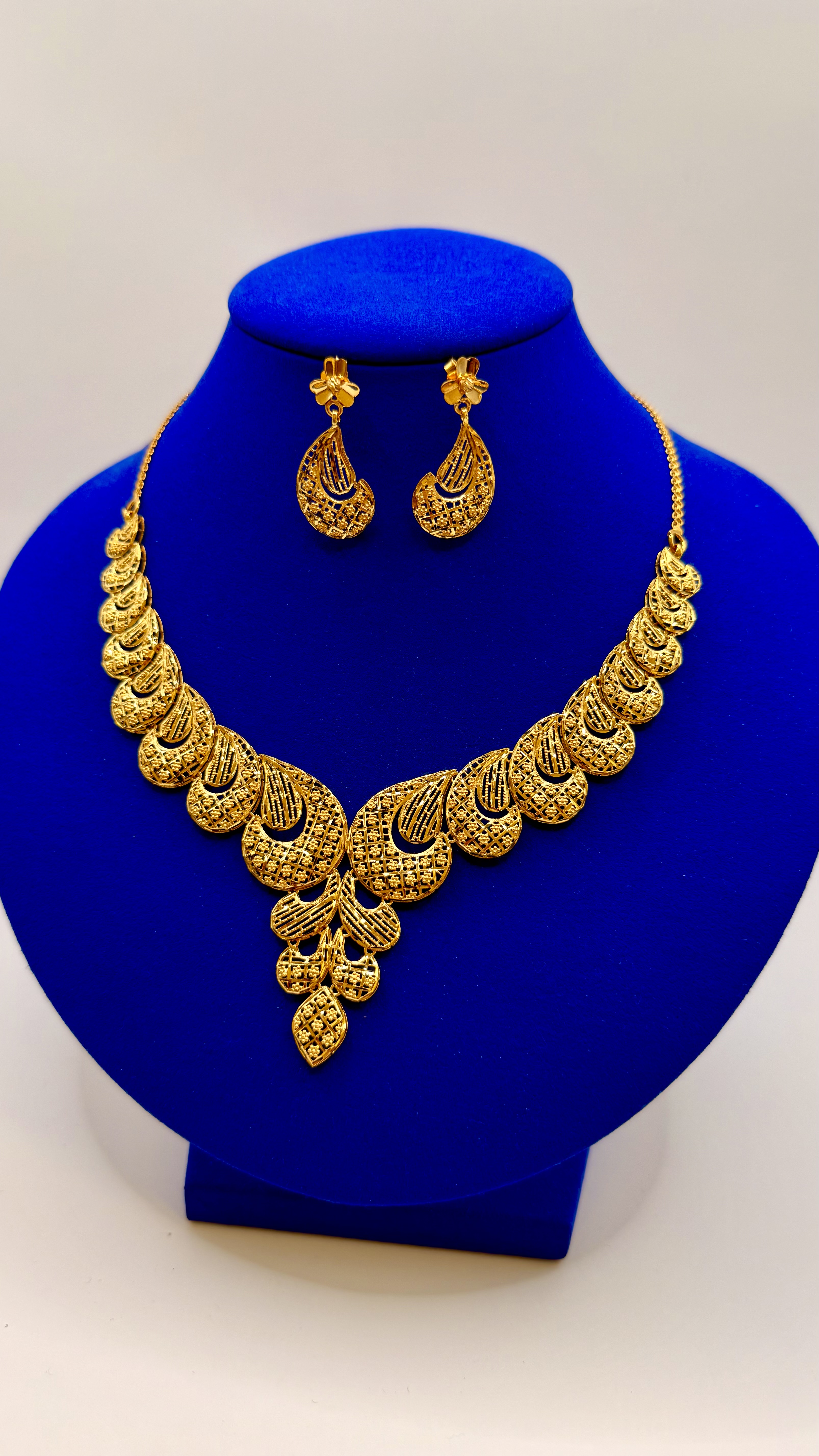 Women necklace  24.53