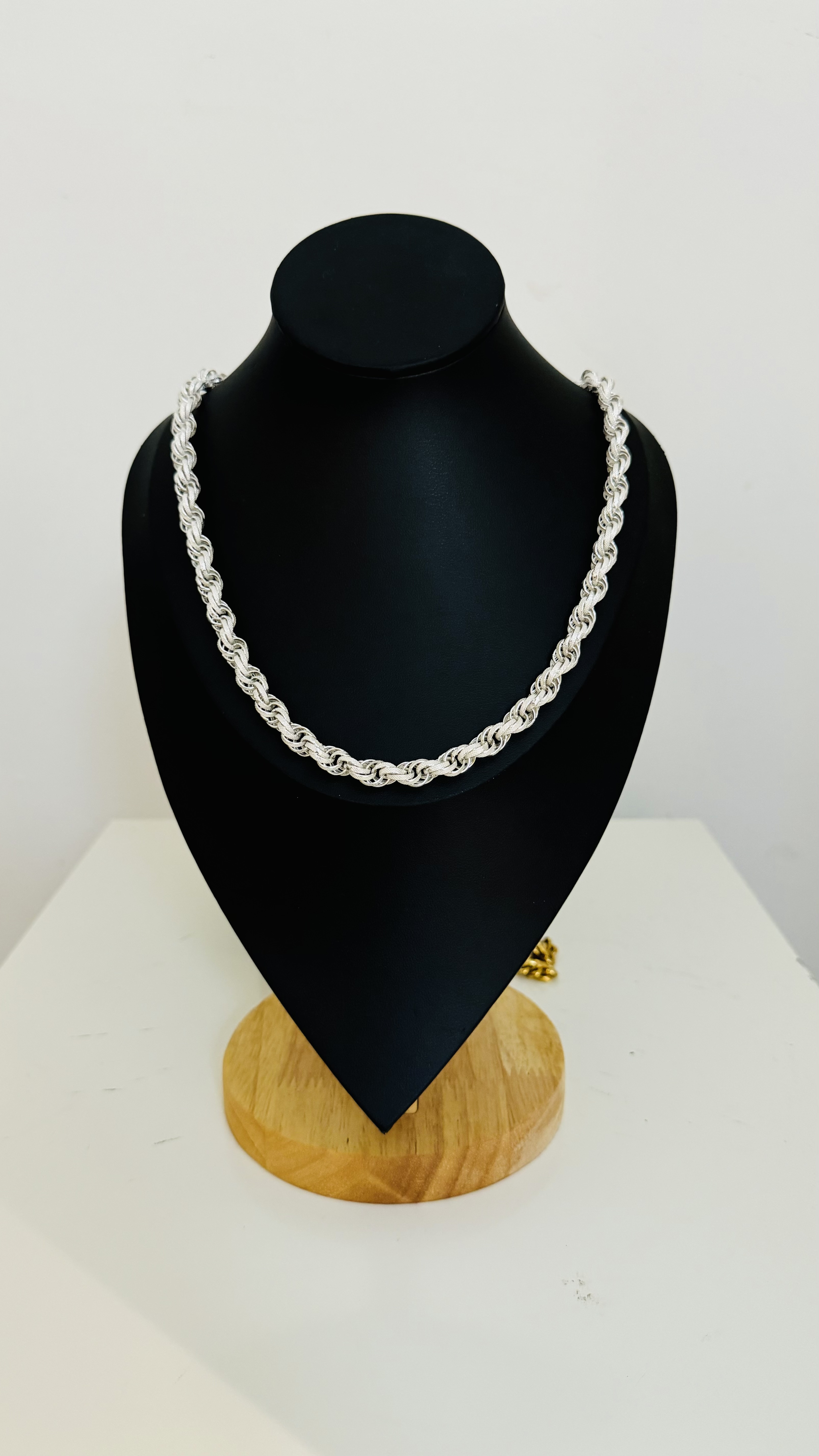 Thick twisted chain. 25g 10mm