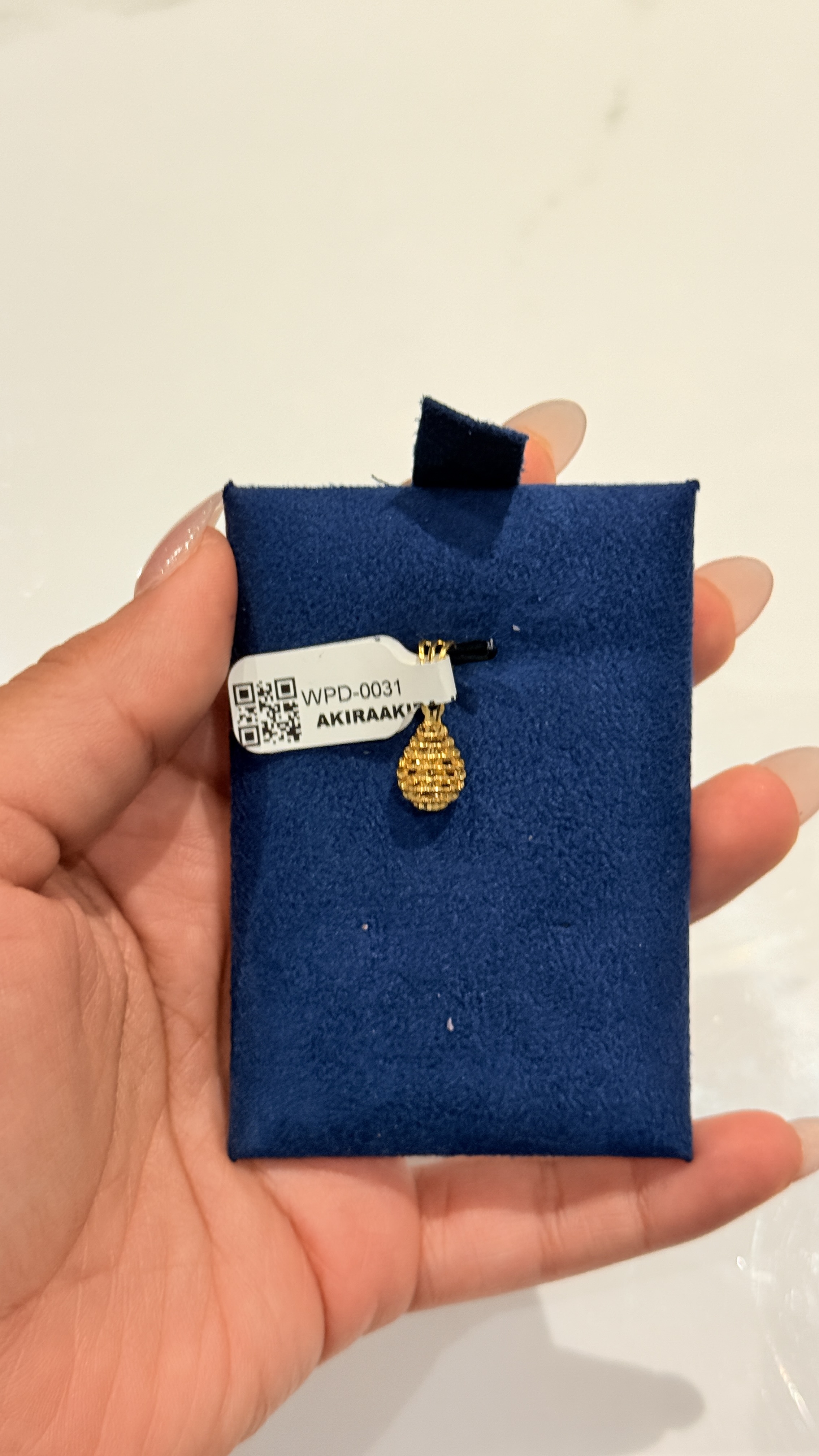 https://www.akirajewellery.com/product/22%20k%20gold%20pendant%200.837