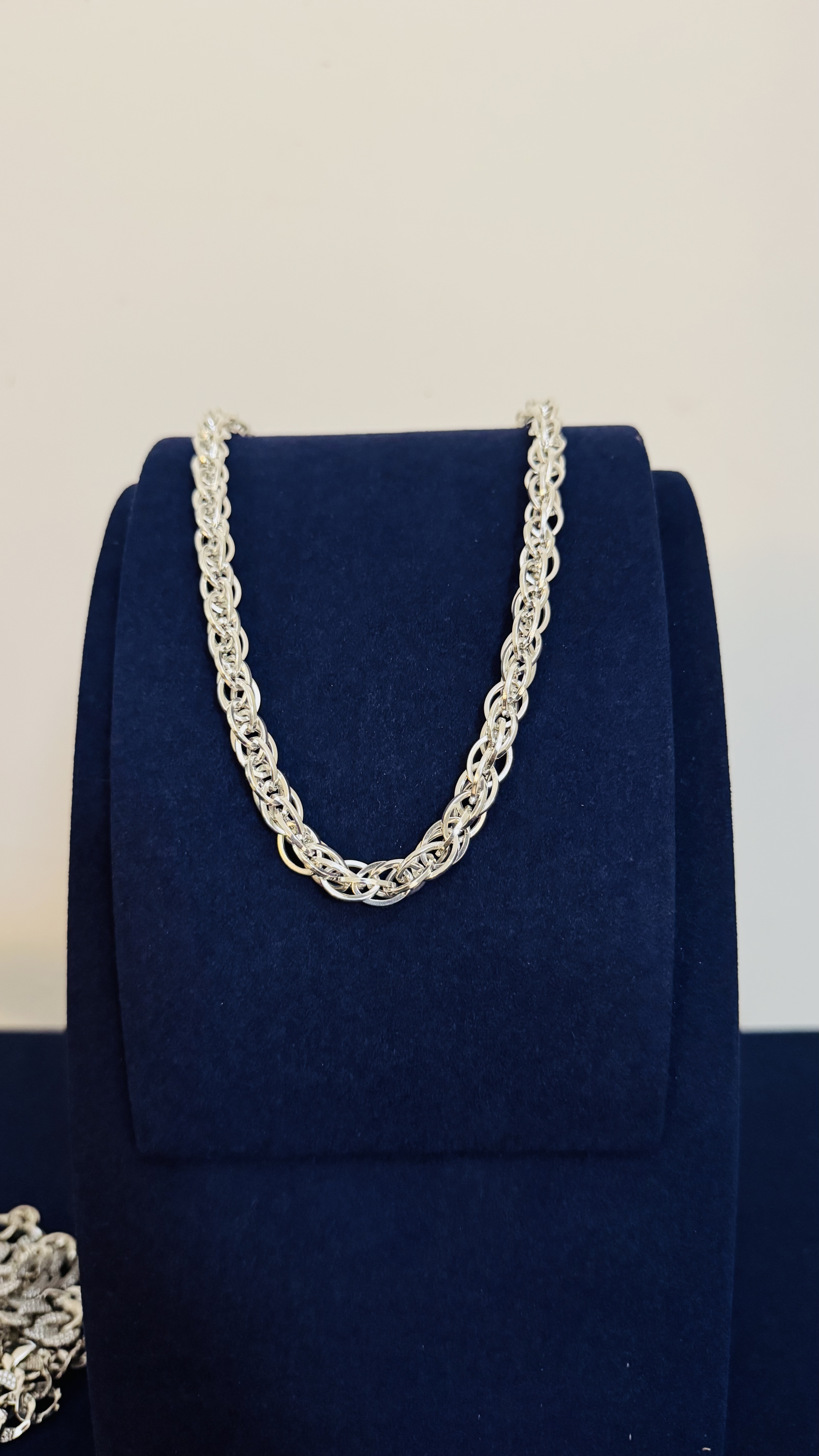 Machine chain lotus in silver