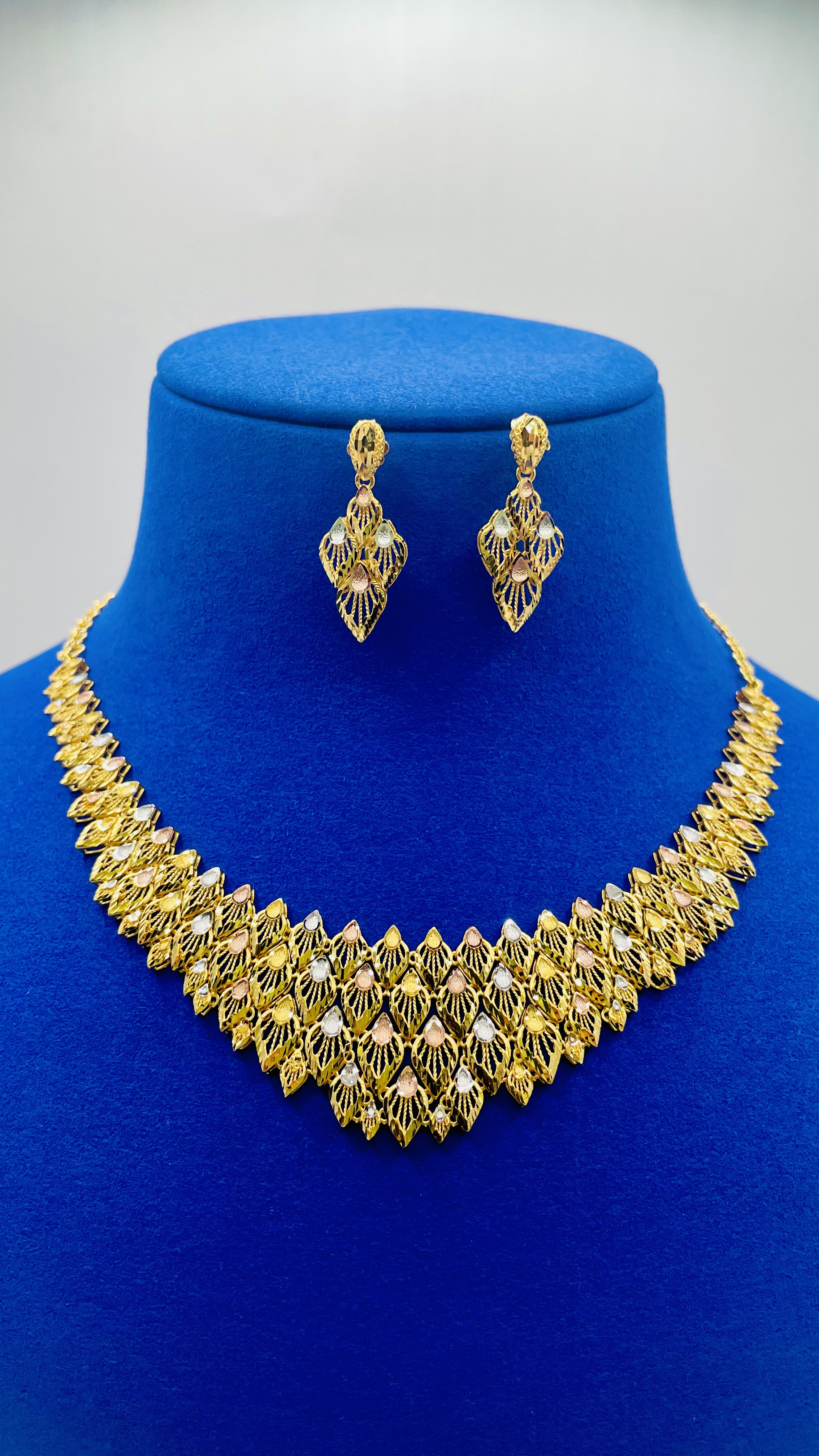 Women necklace 27.84