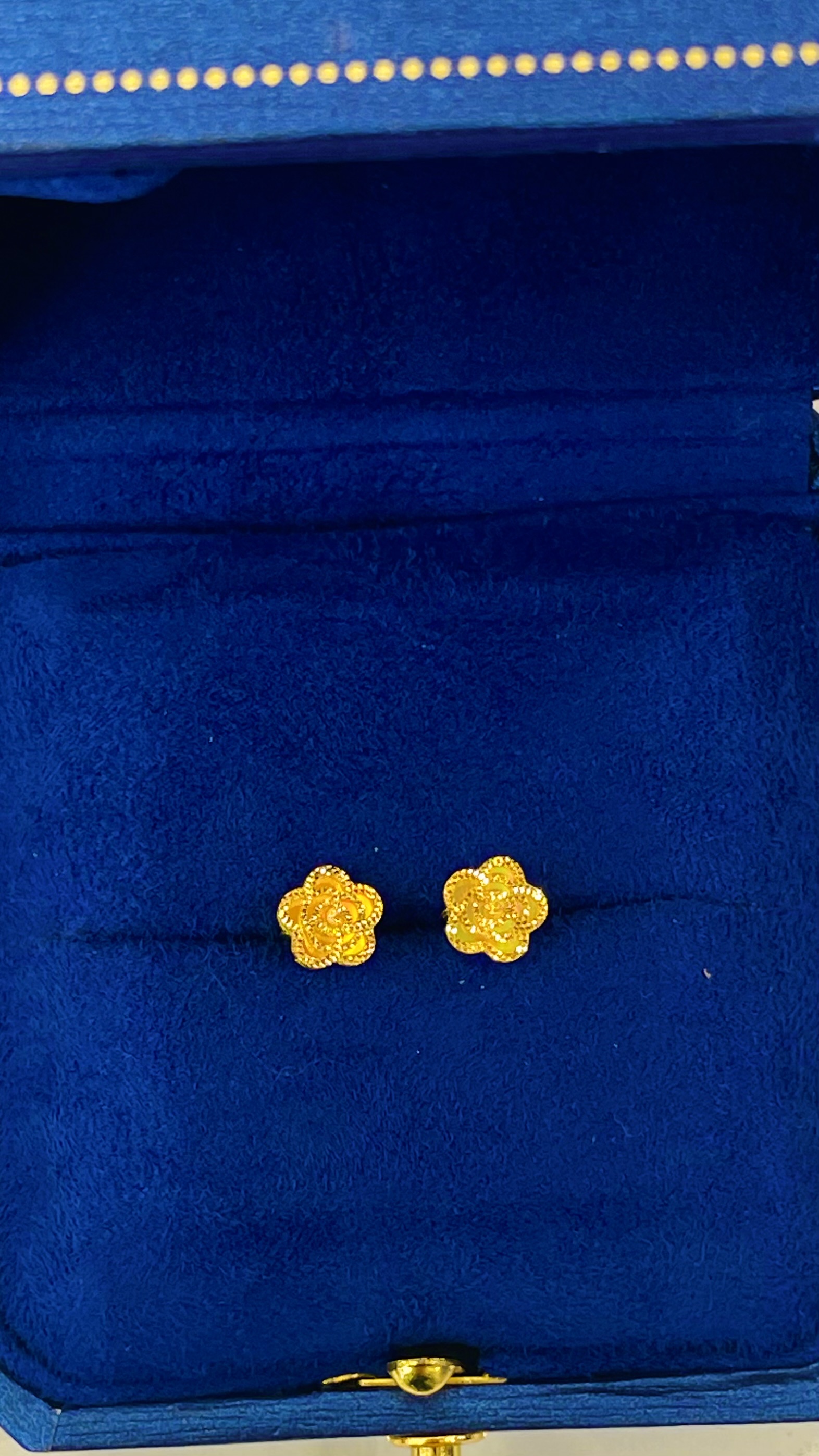 Women Studs 1.40g
