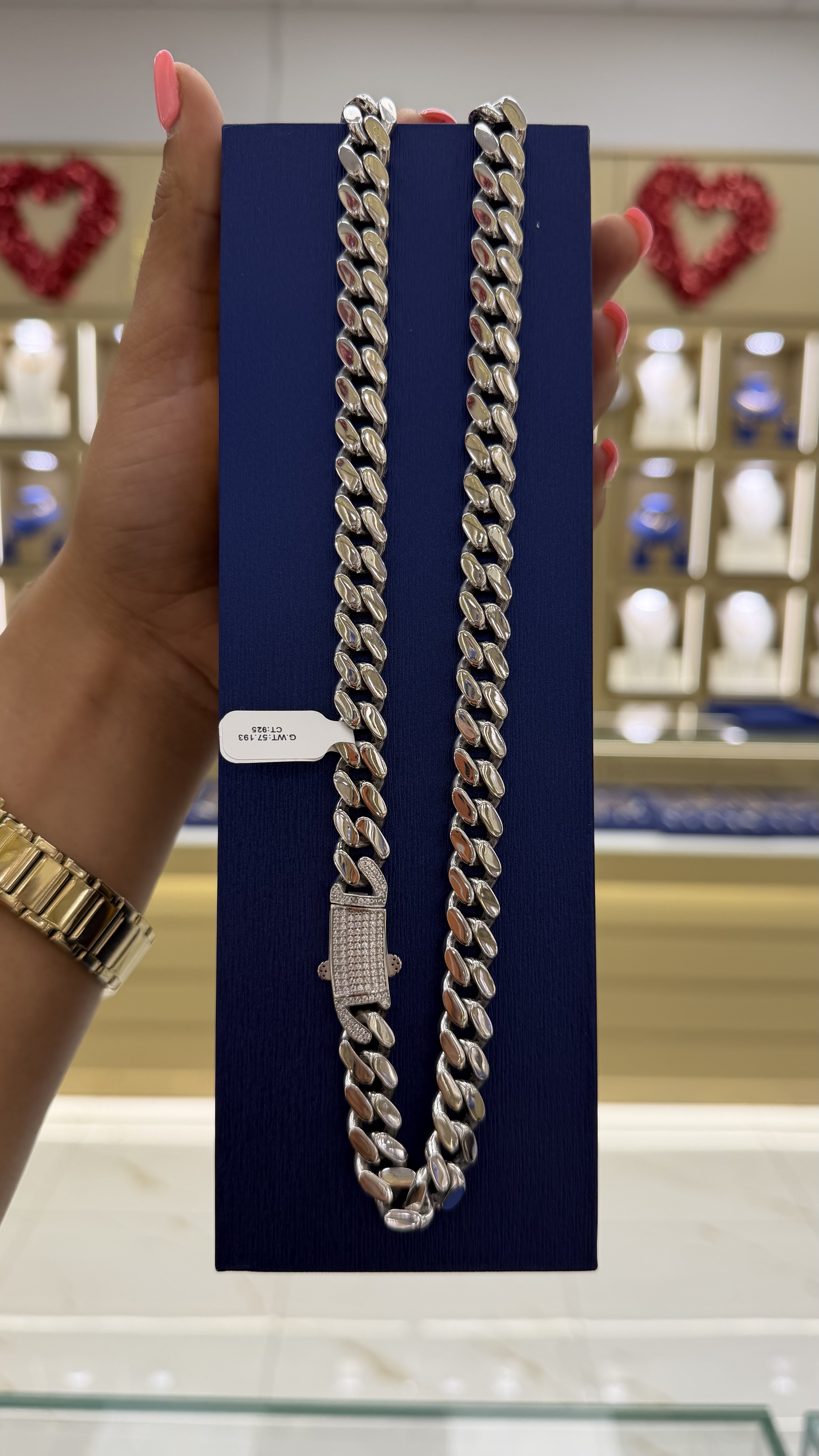 https://www.akirajewellery.com/product/MEN%20ICEOUT%20SILVER%20CHAIN%2057.193