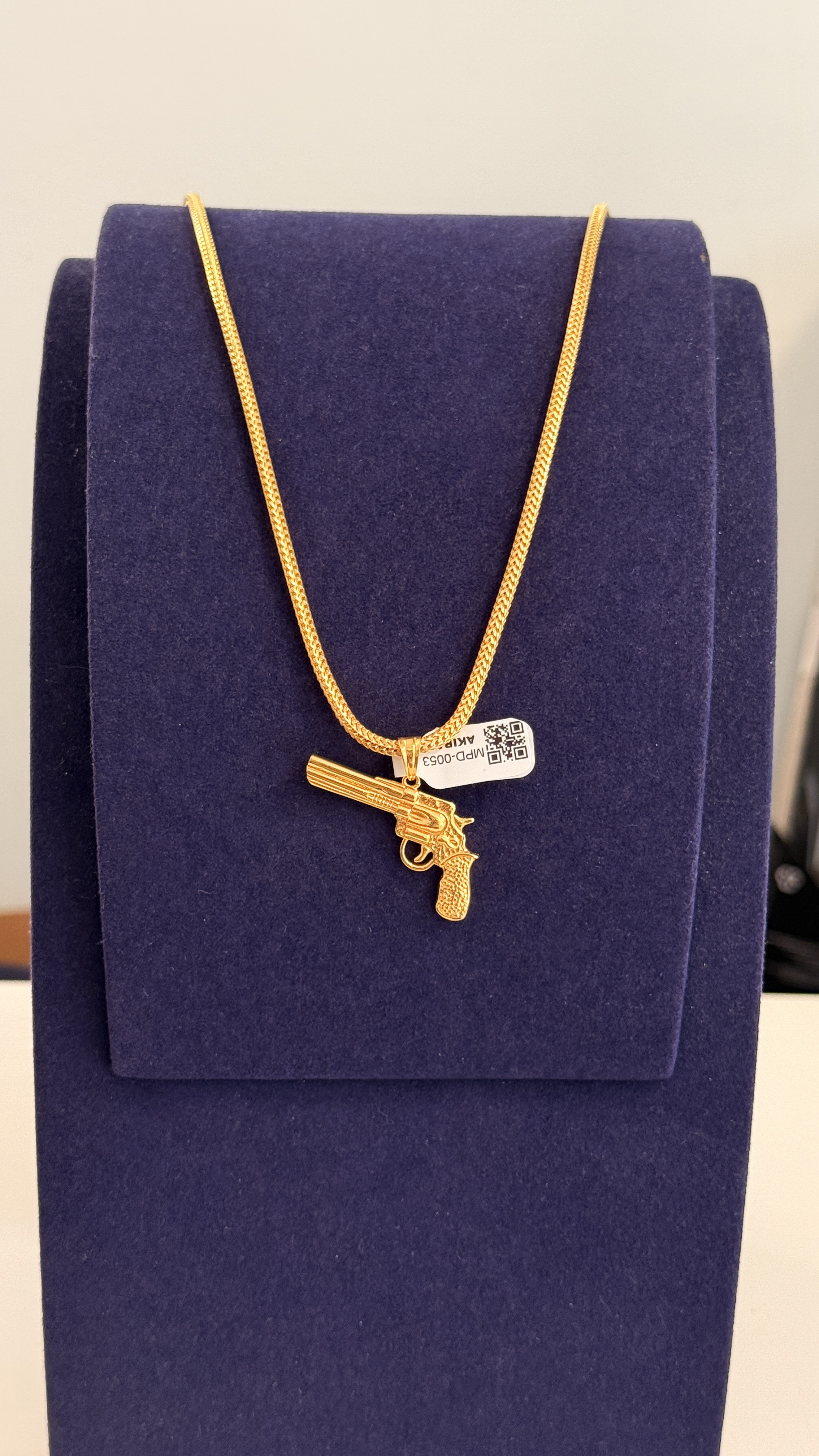 22k gold  gun pendant