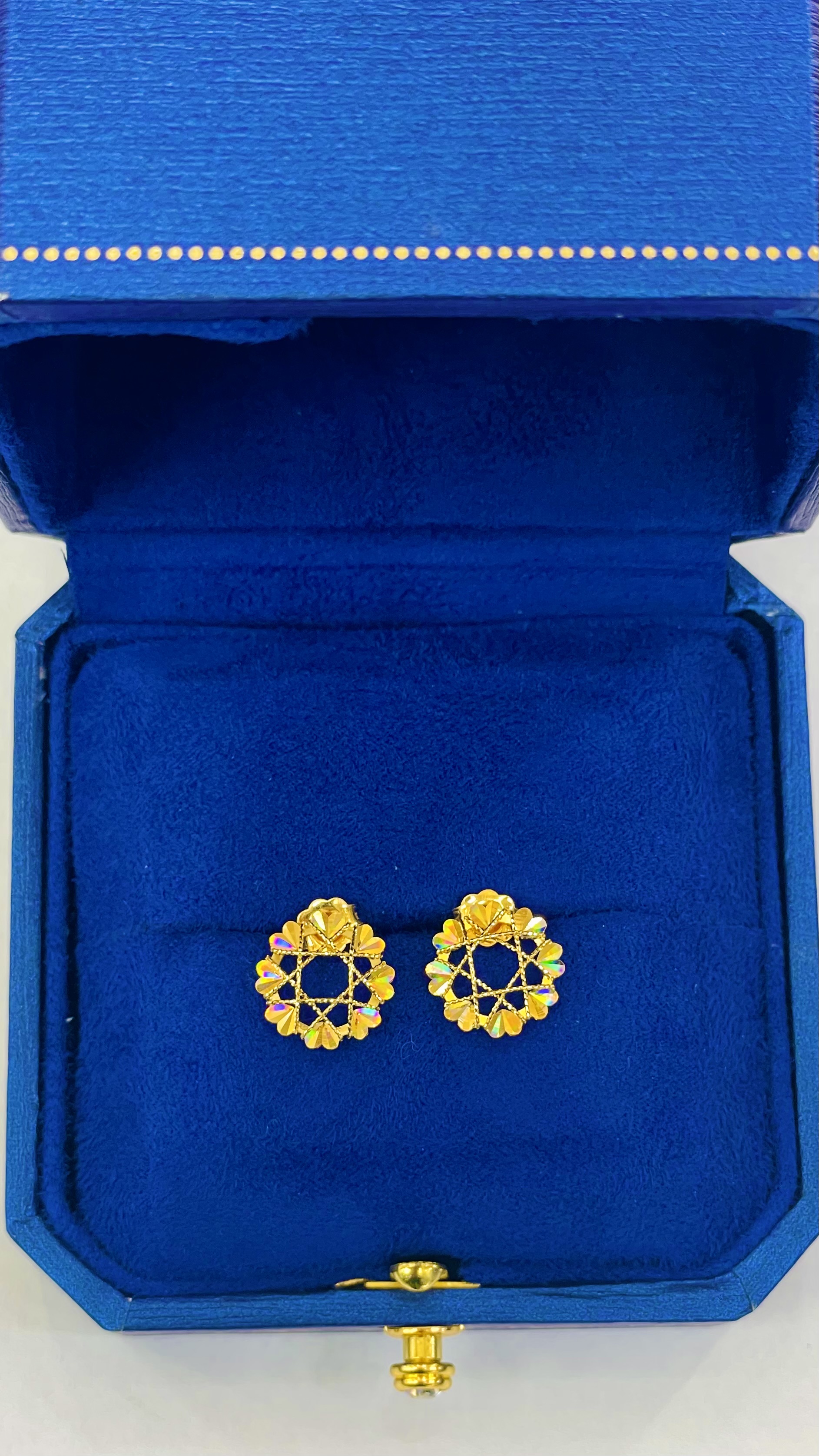 Women Studs 1.47g