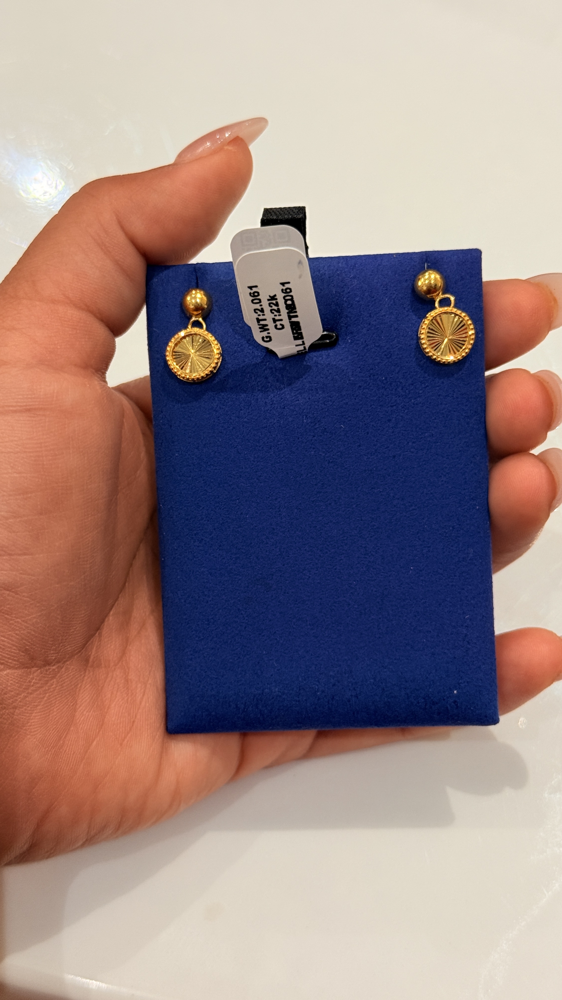 22k gold studs 2.061 g