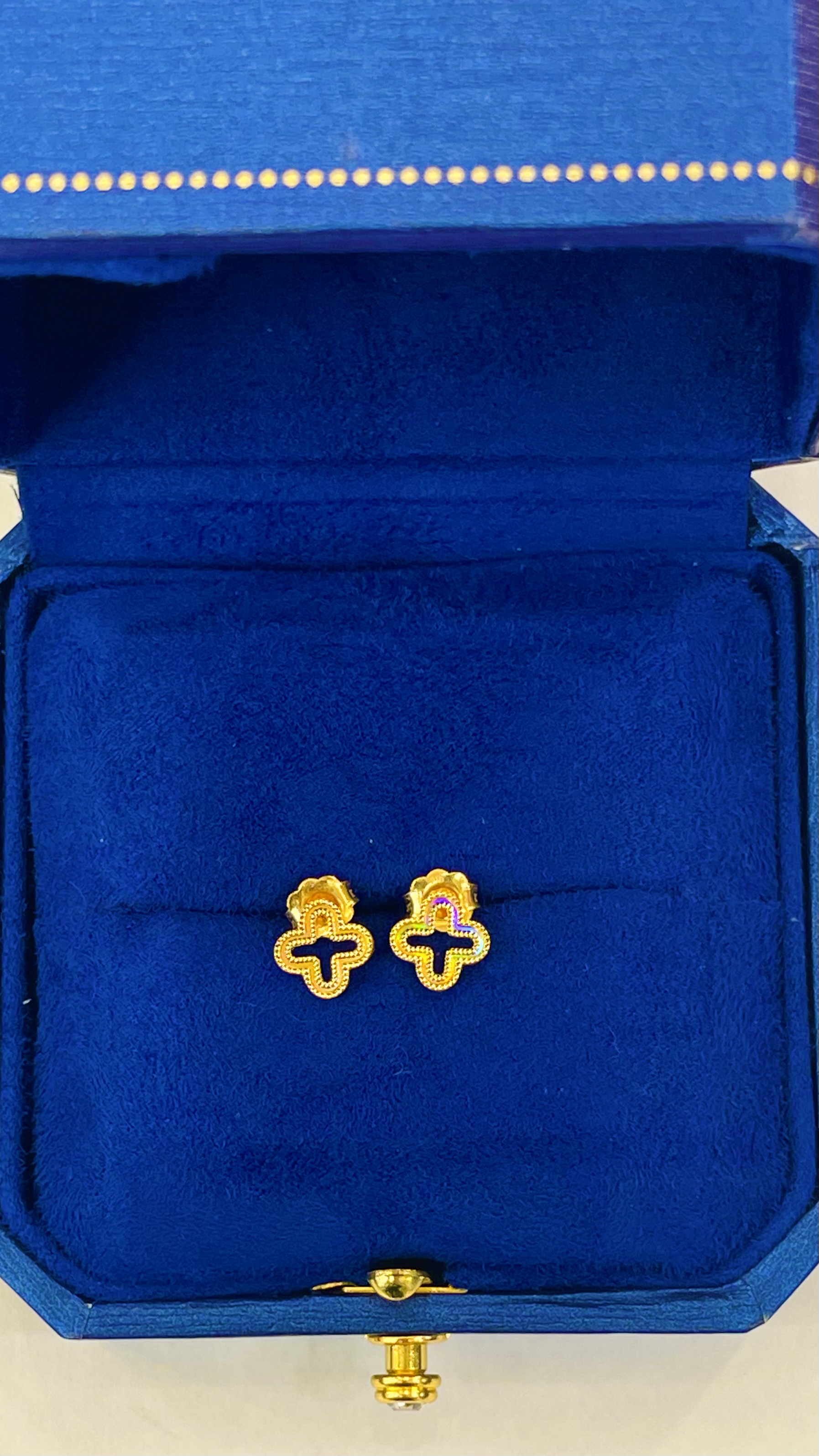 Women Studs 2.87g