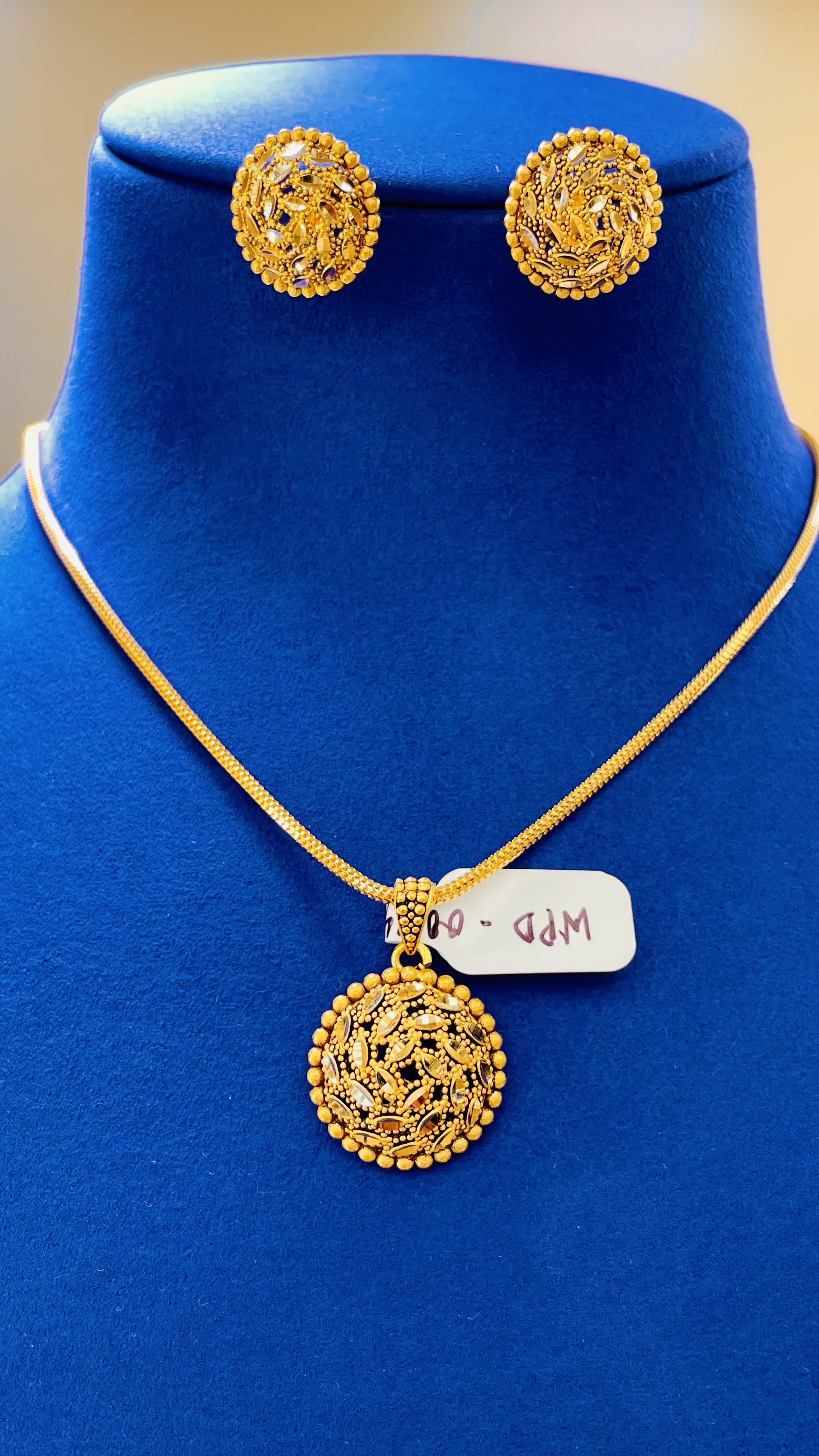 Women necklace 9.24 grams