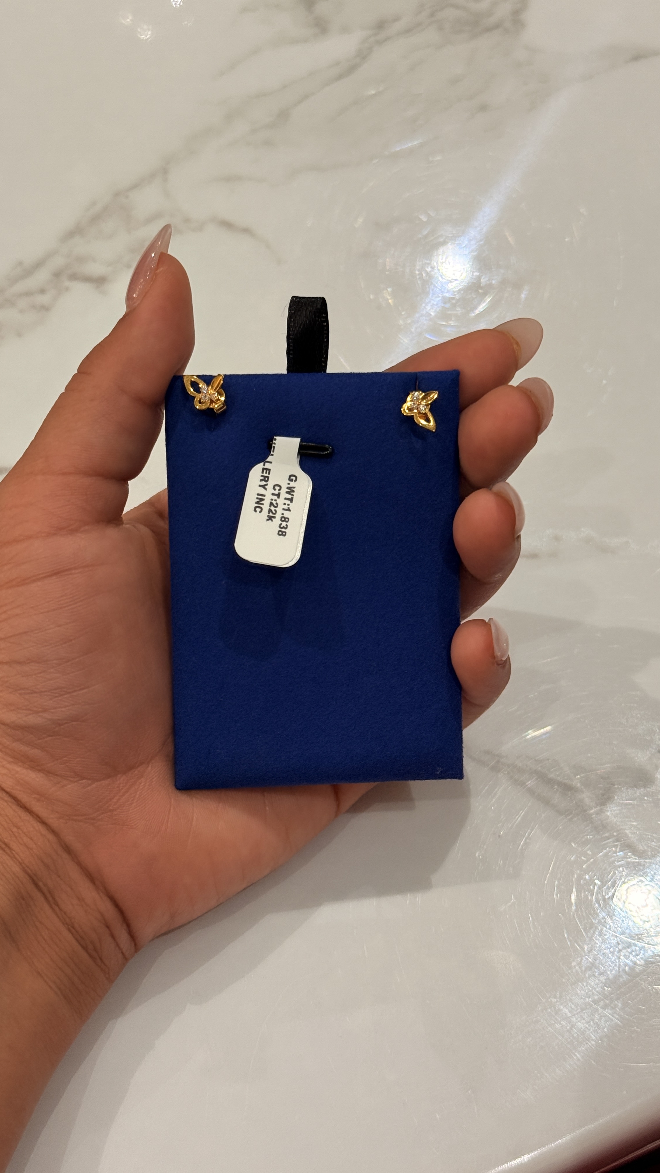 22k gold studs 1.838 g