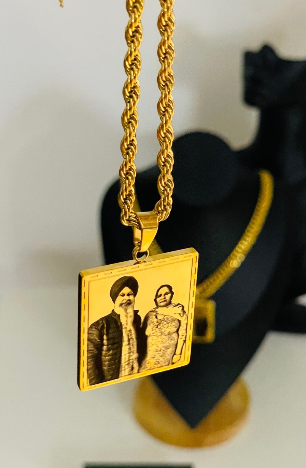 Frame photo pendant
