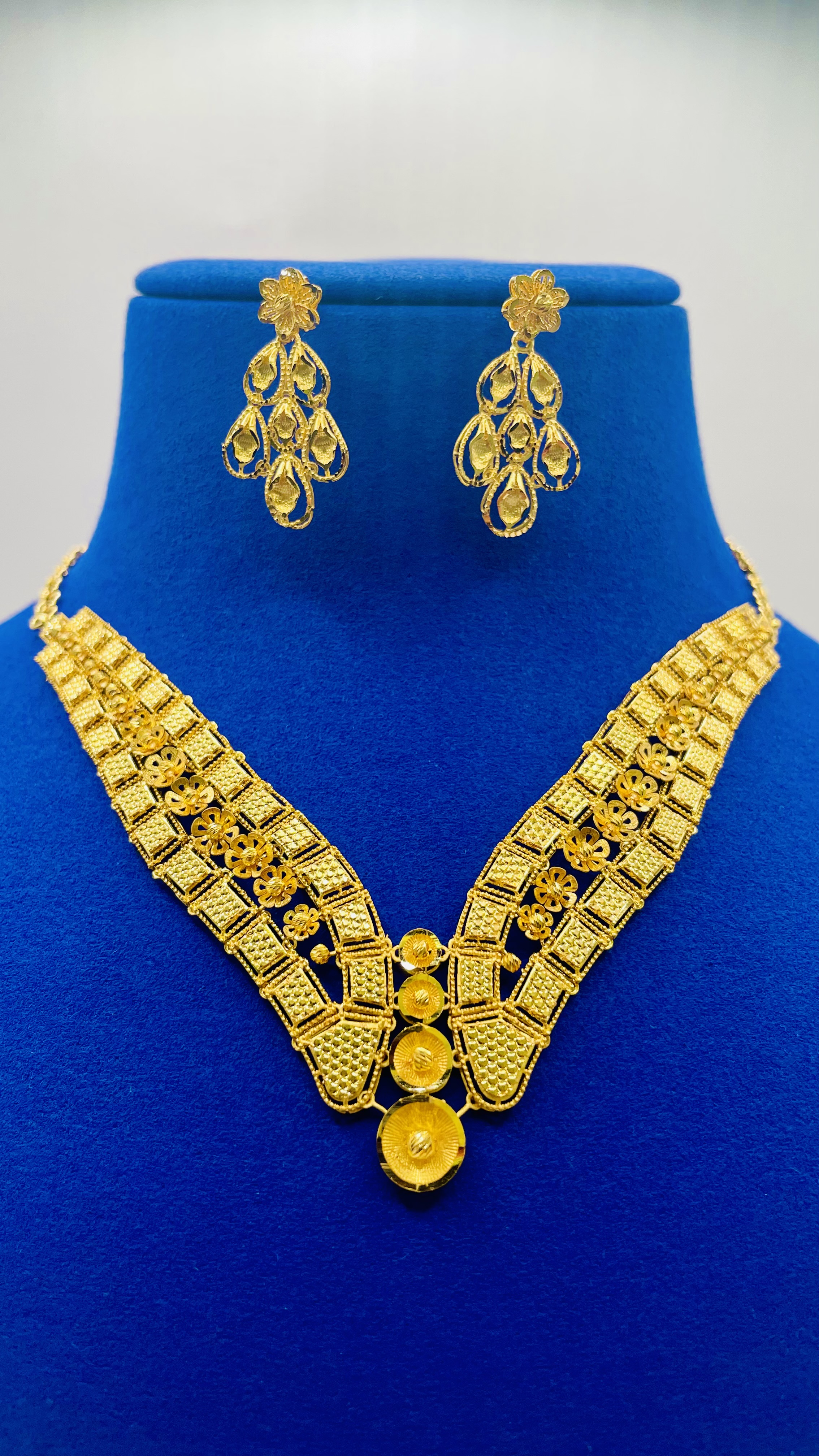 Women necklace 28.60