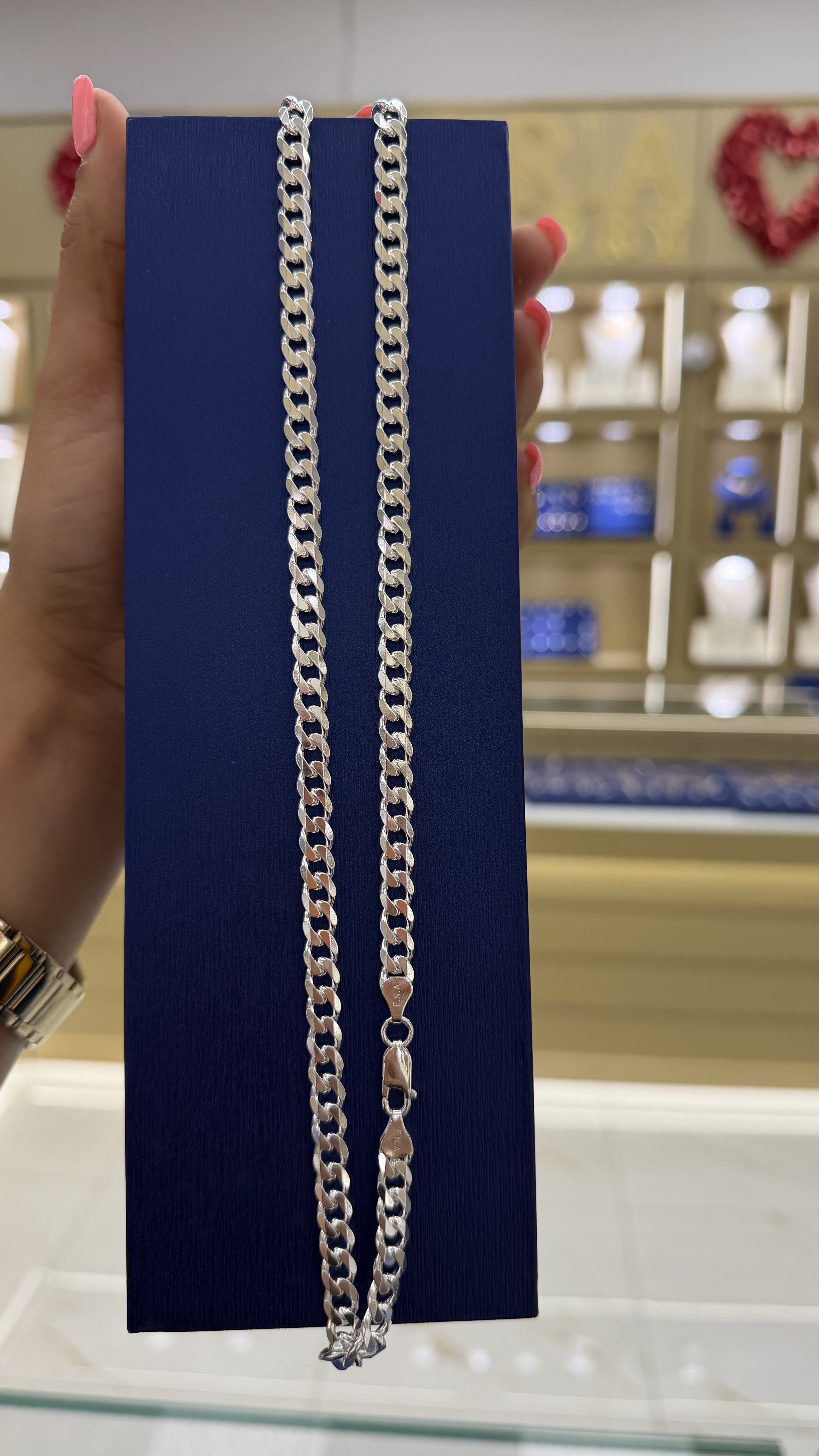 https://www.akirajewellery.com/product/MEN%20ICEOUT%20SILVER%20CHAIN%2041.34