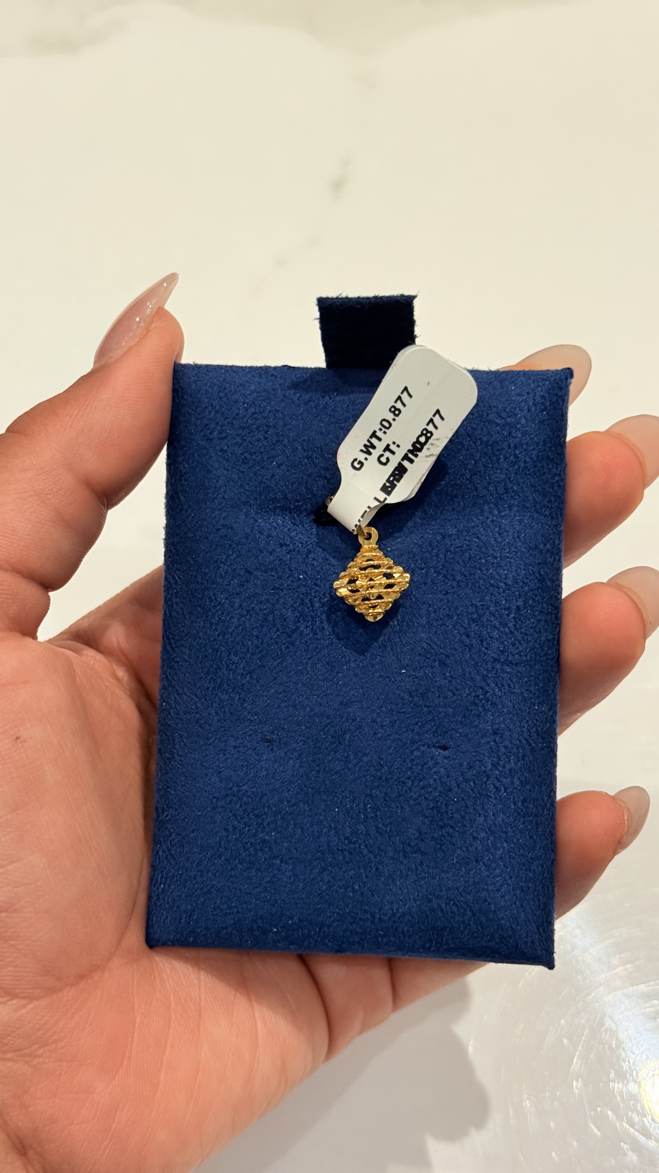 22k gold pendant 0.887 g