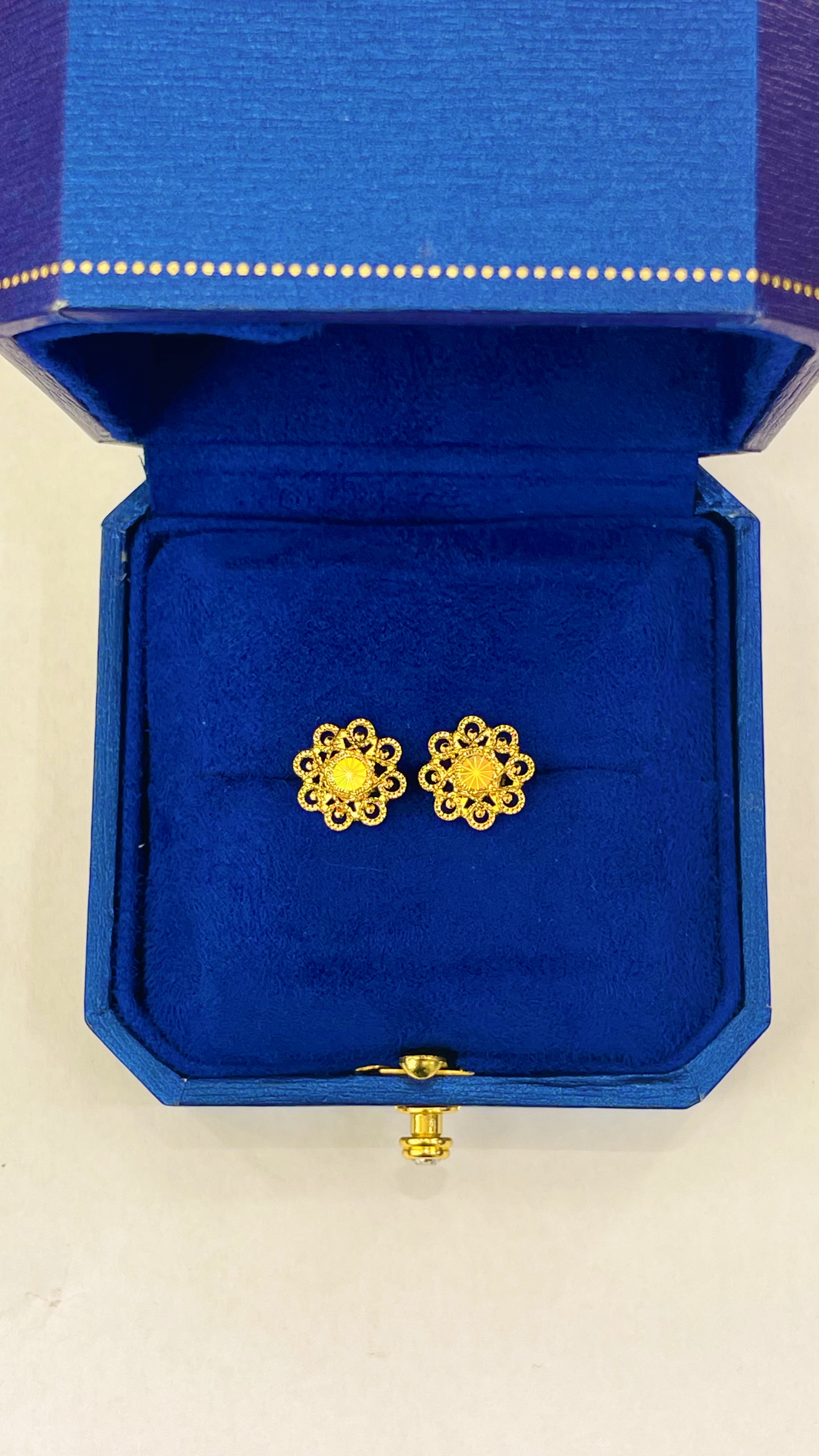 Women Studs 1.99g