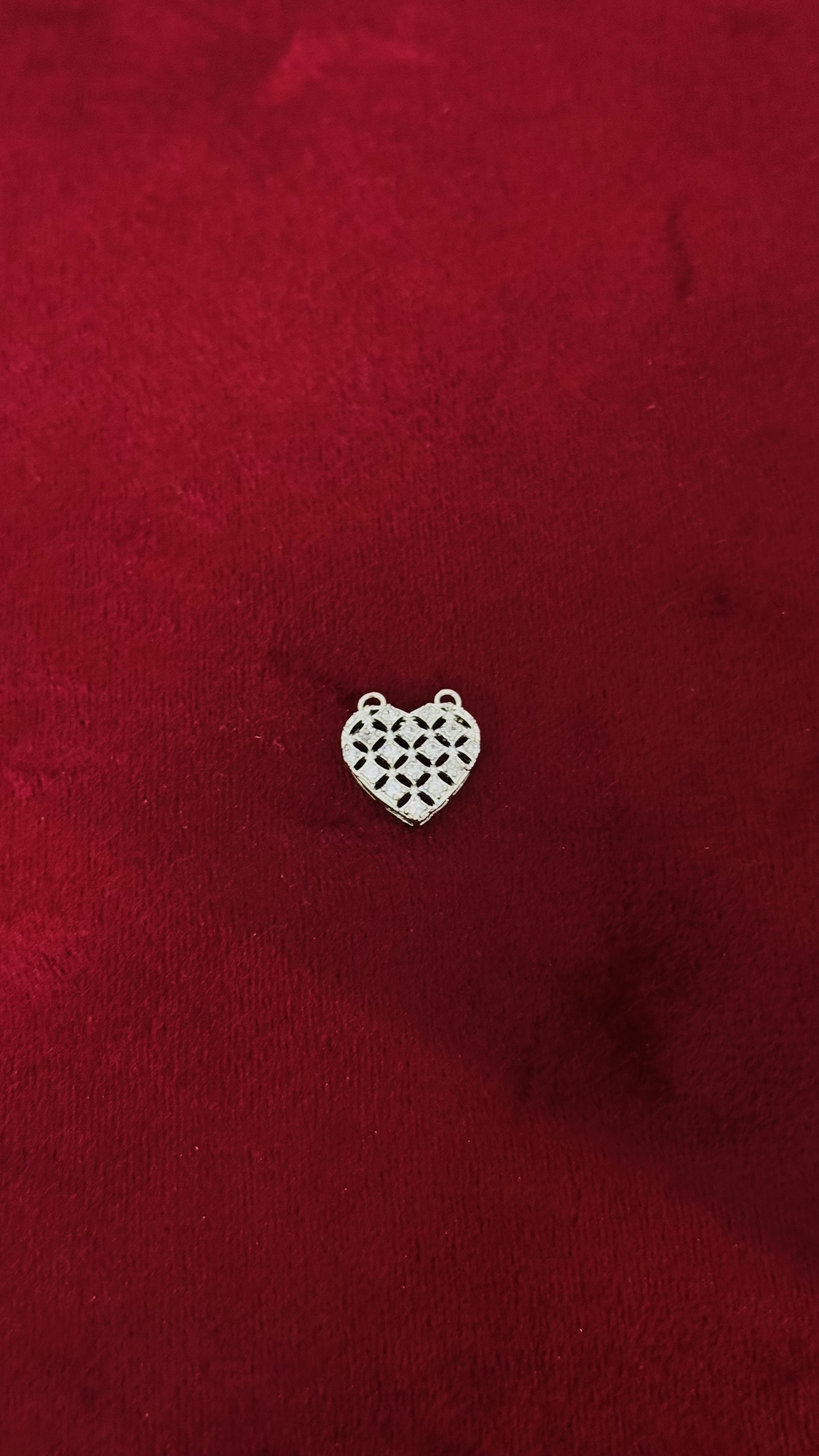 ONLY PENDANT. HEART SHAPE