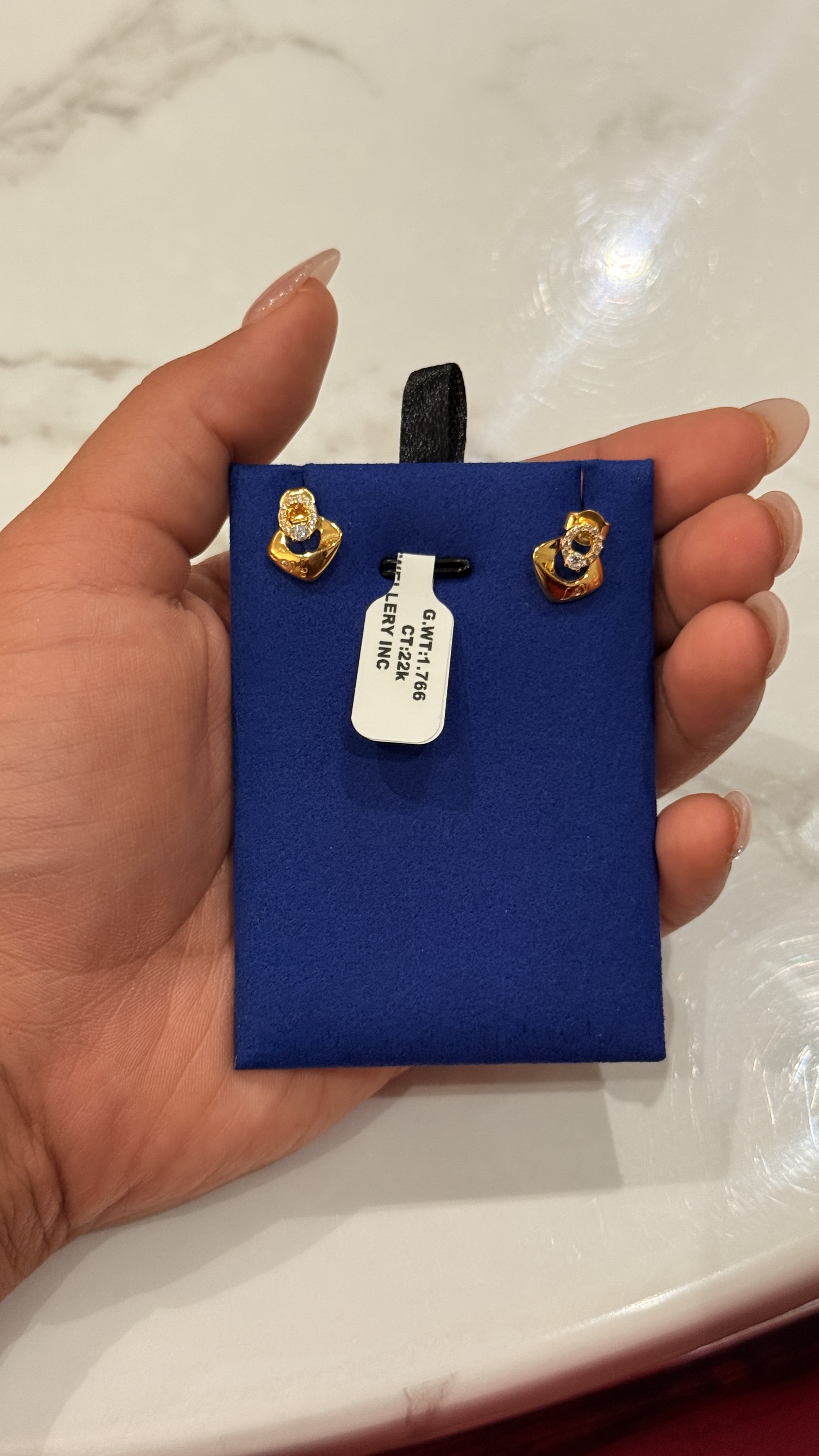 22 k gold studs 1.766 g