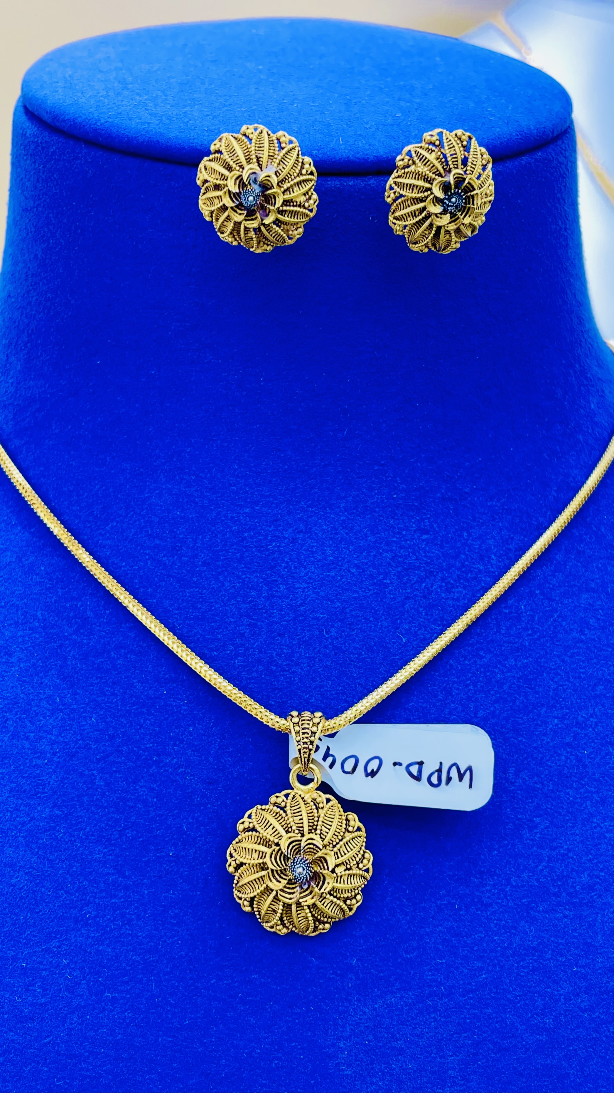 Women necklace 7.84grams