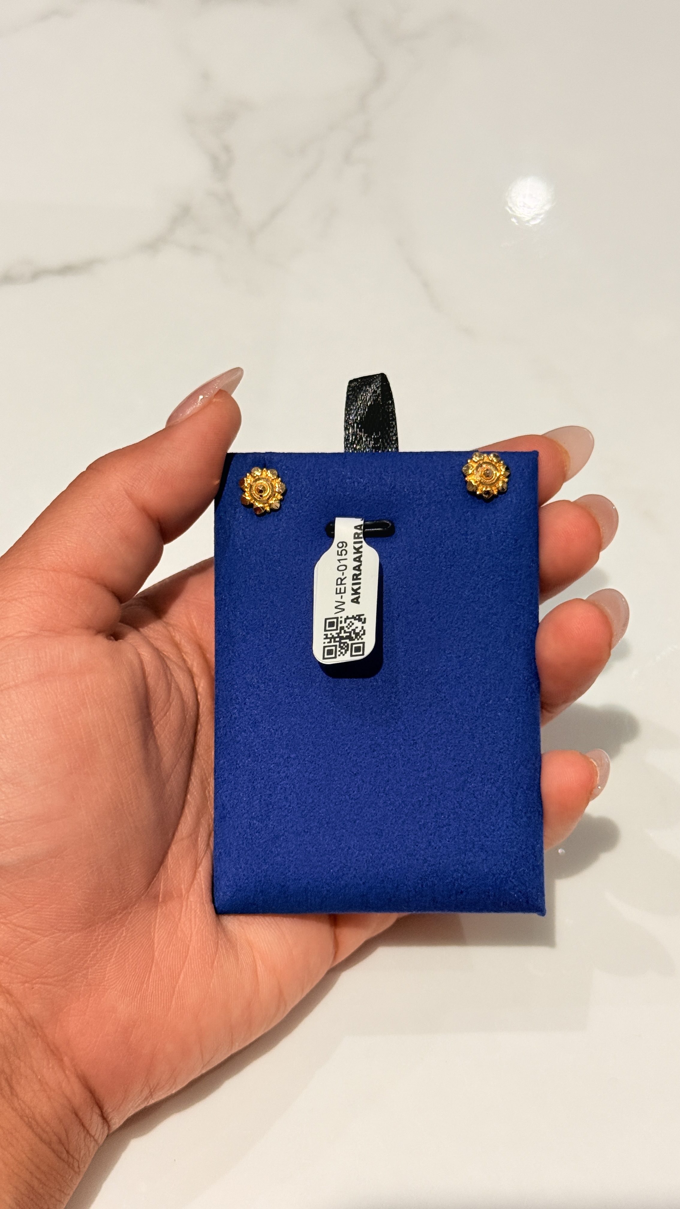 22k gold studs 1.555 g