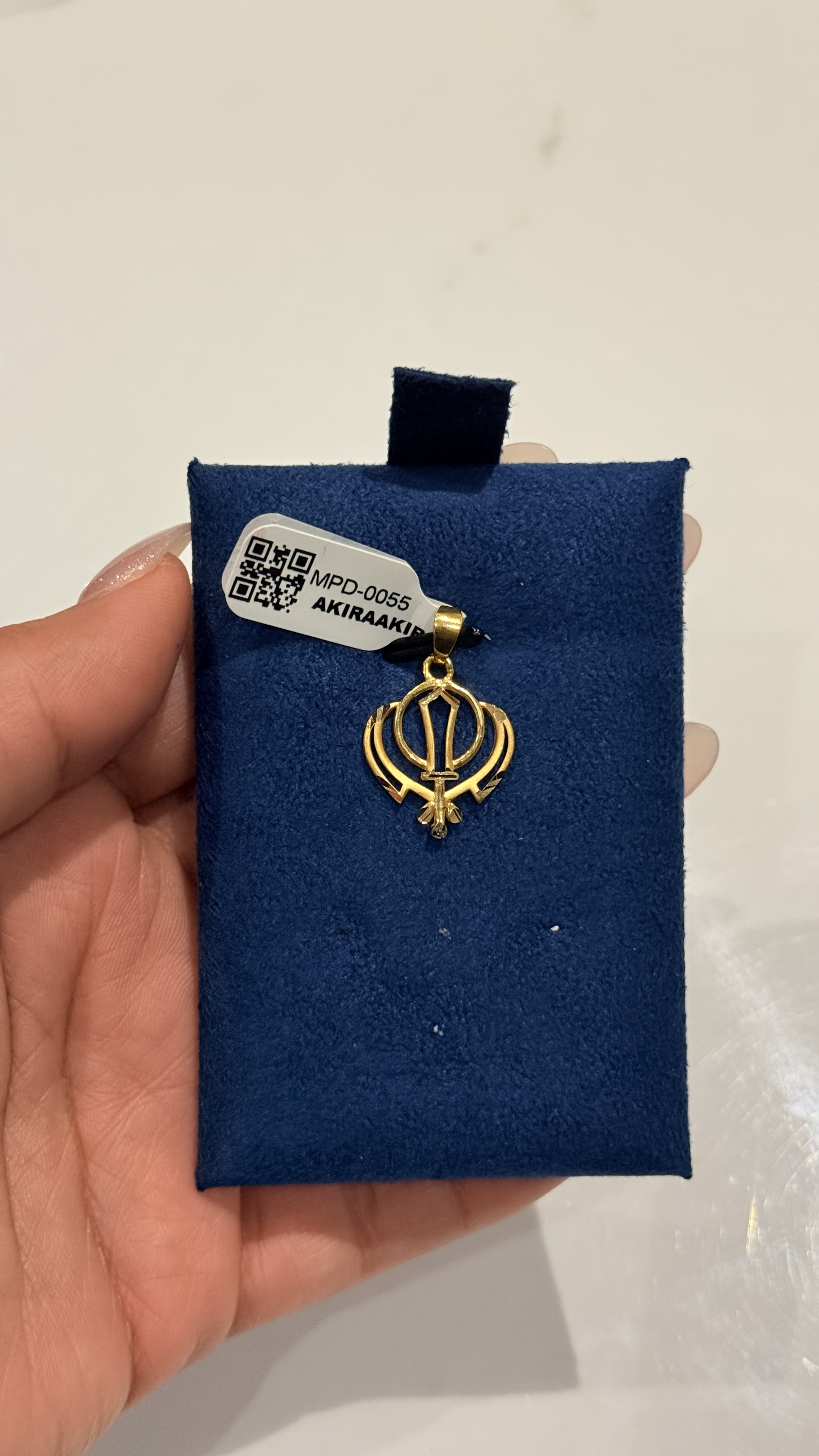 https://www.akirajewellery.com/product/22%20k%20gold%20pendant%201.773%20g