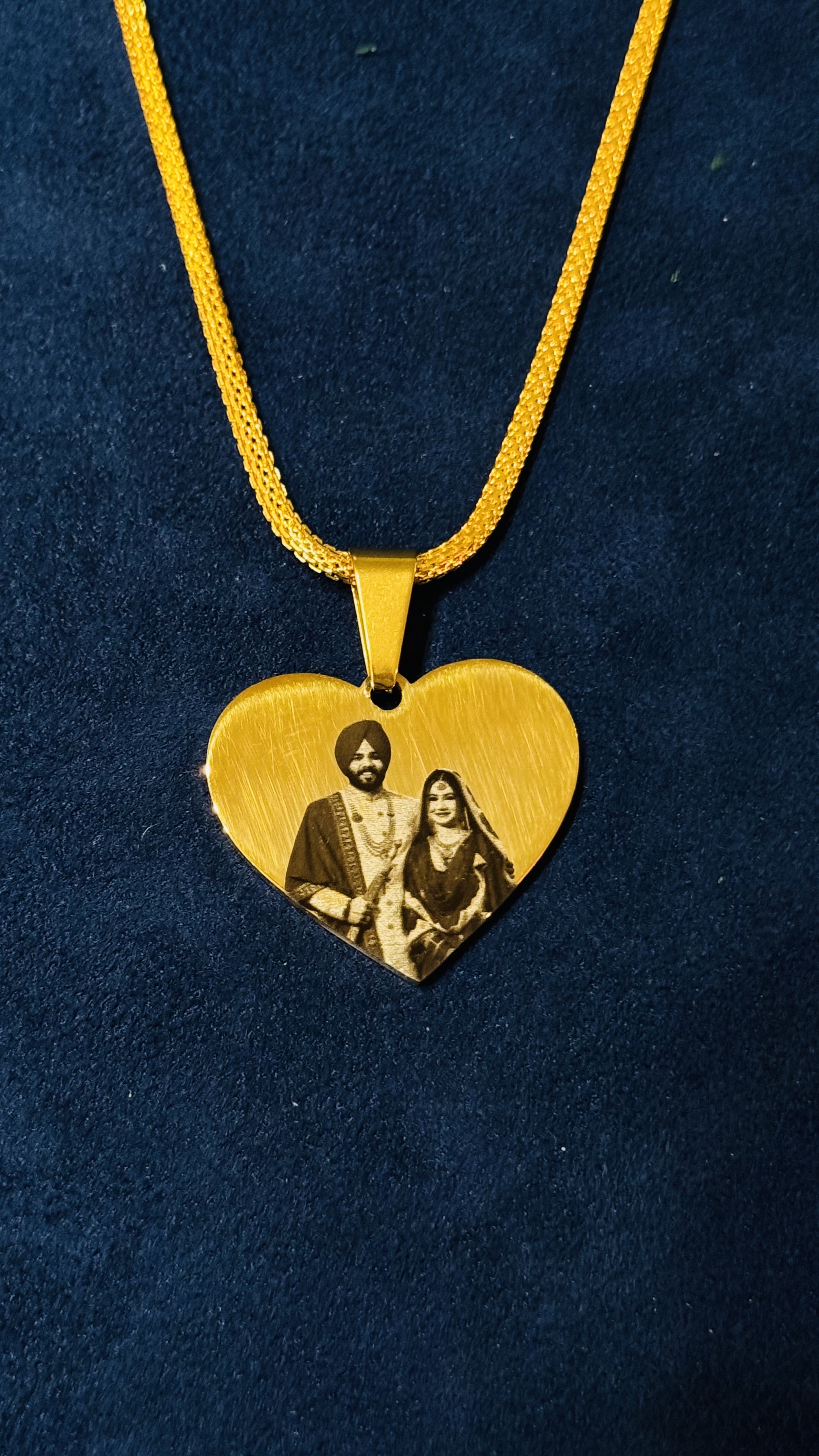 https://www.akirajewellery.com/product/Heart%20shape%20pendant